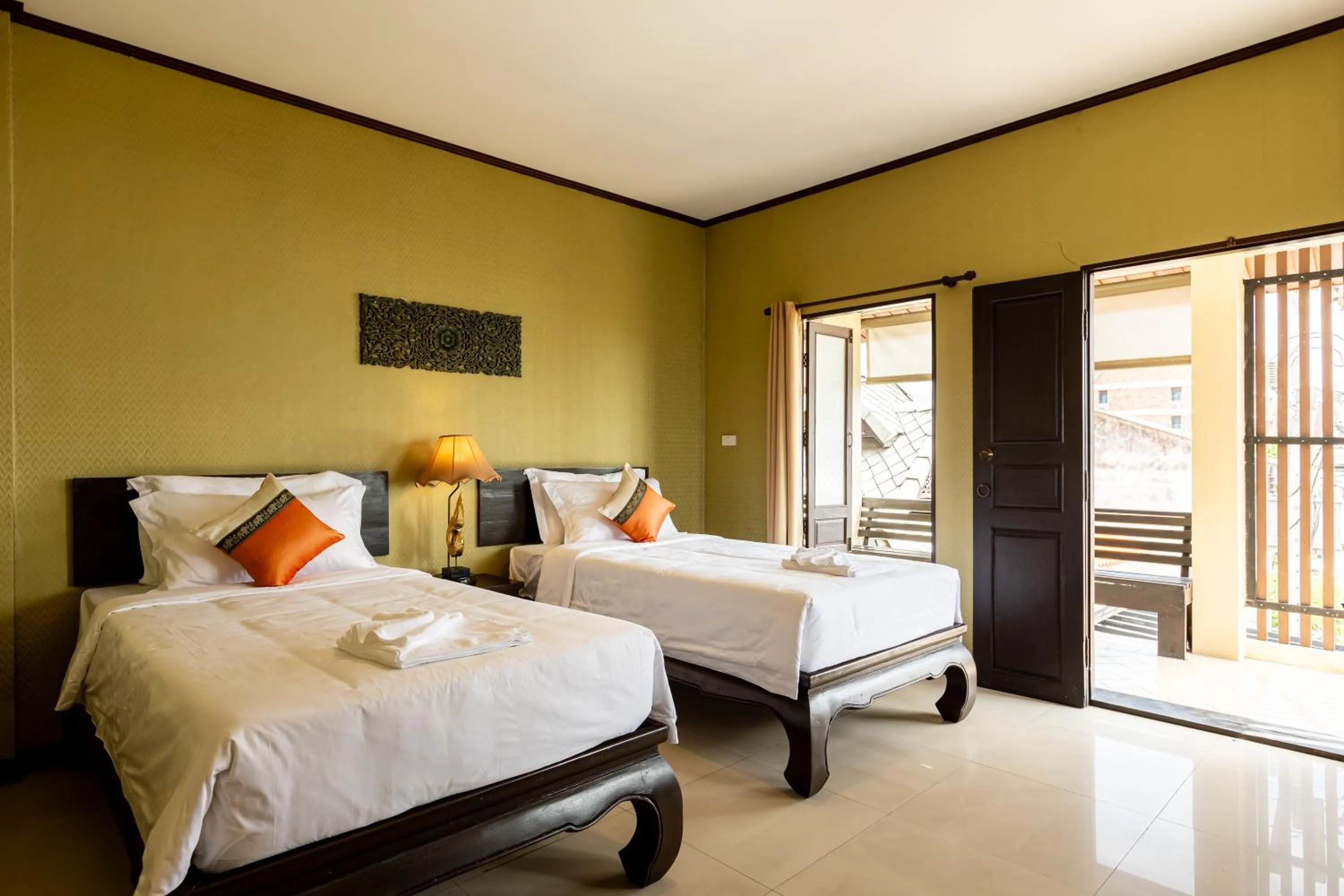 Photo of the whole room, Bed in Na Thapae Chiangmai Hotel