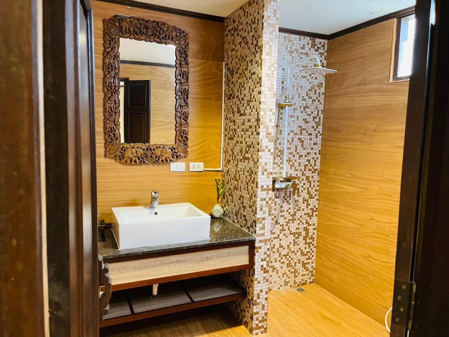 Bed in Na Thapae Chiangmai Hotel