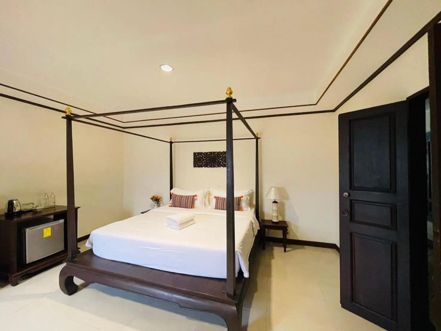 Bed in Na Thapae Chiangmai Hotel