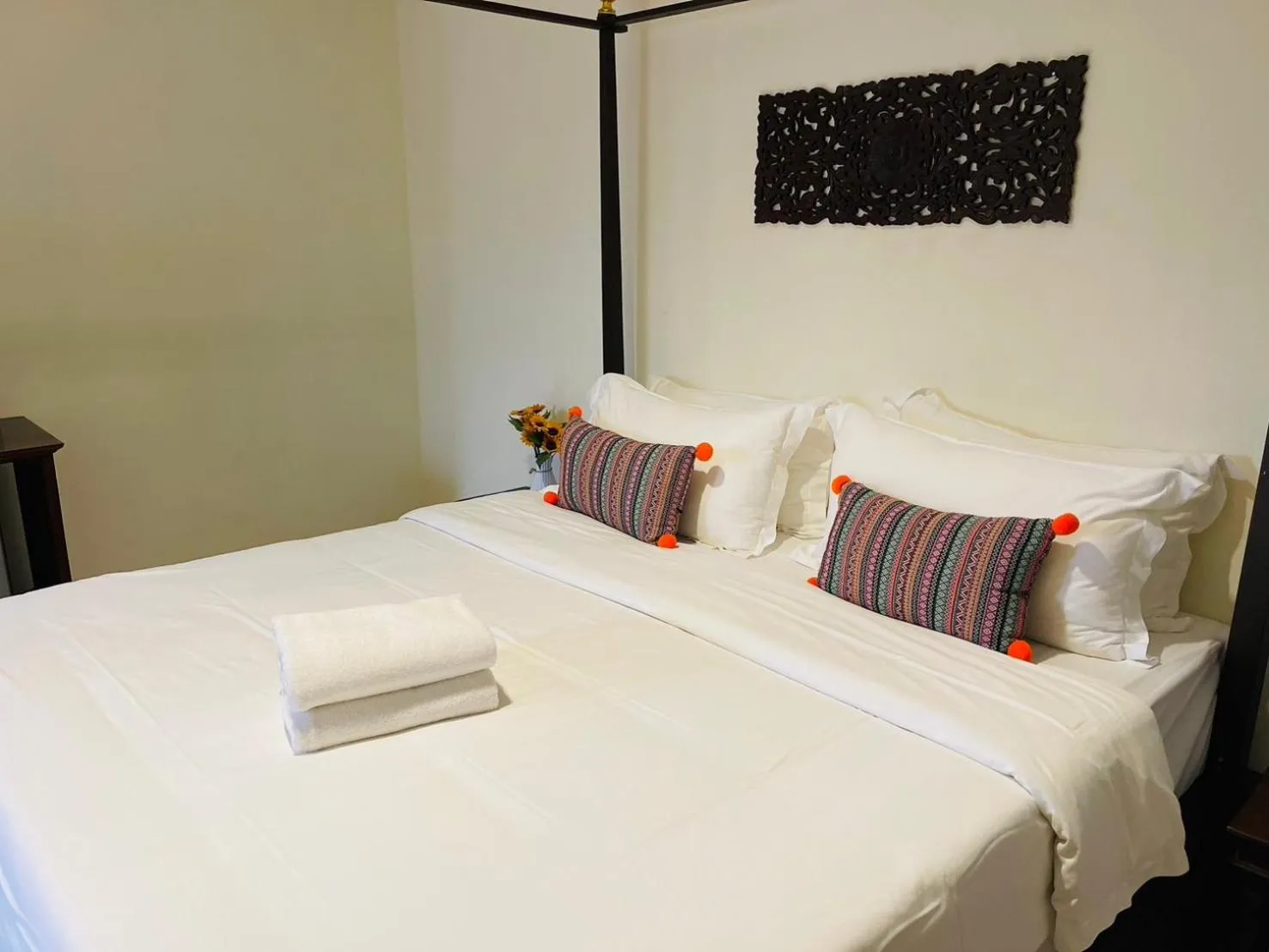 Bed in Na Thapae Chiangmai Hotel