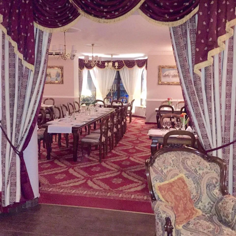 Restaurant/places to eat in Noce i Dnie Hotel