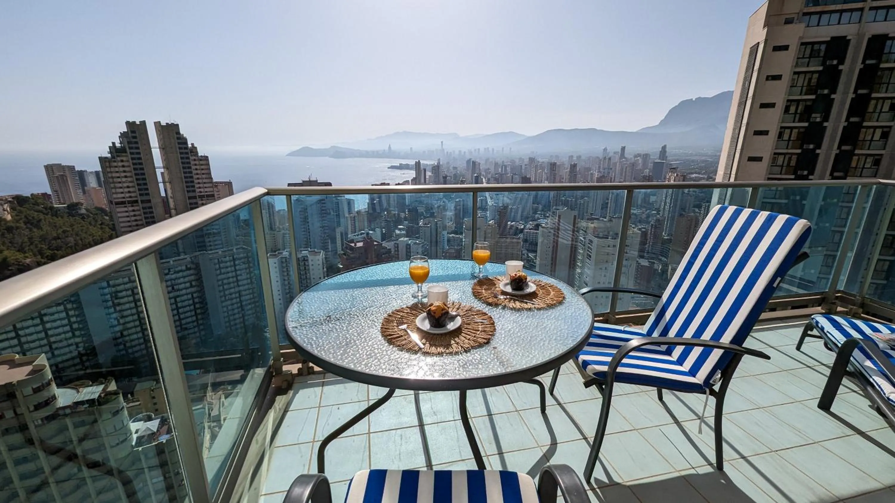 TORRE LUGANO sea view apartment