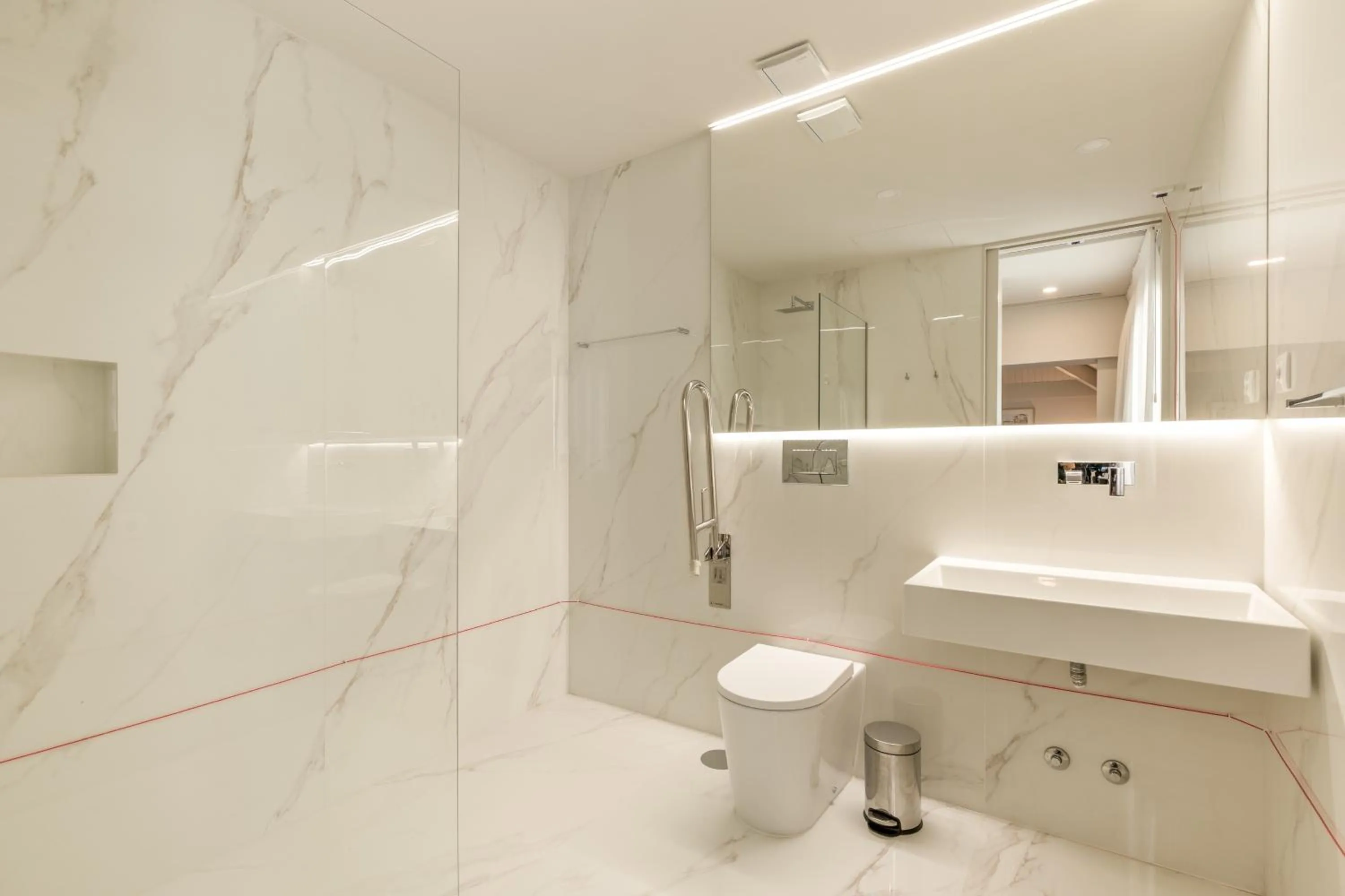 Shower in Ribeira Douro Hotel
