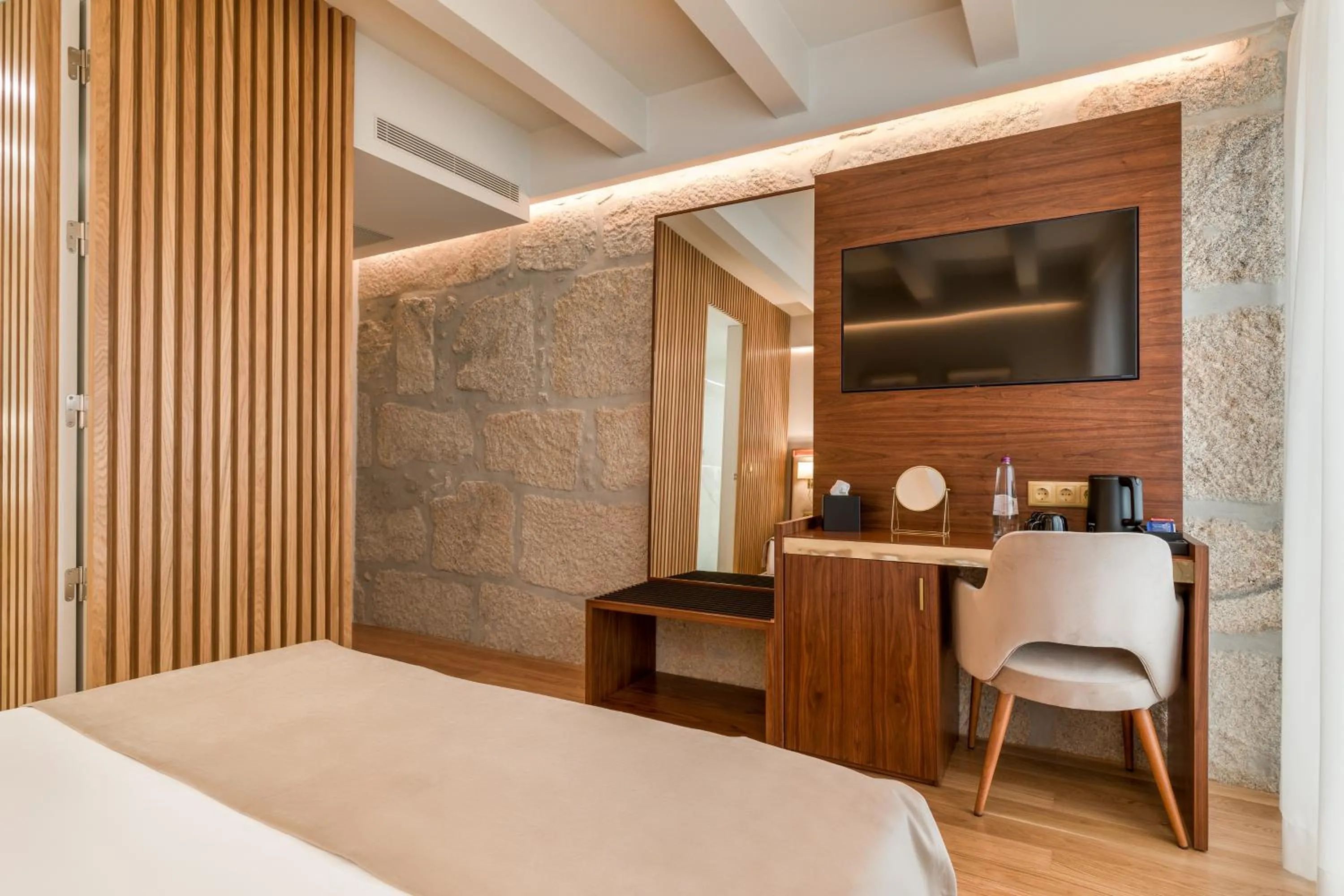 TV and multimedia, Bed in Ribeira Douro Hotel