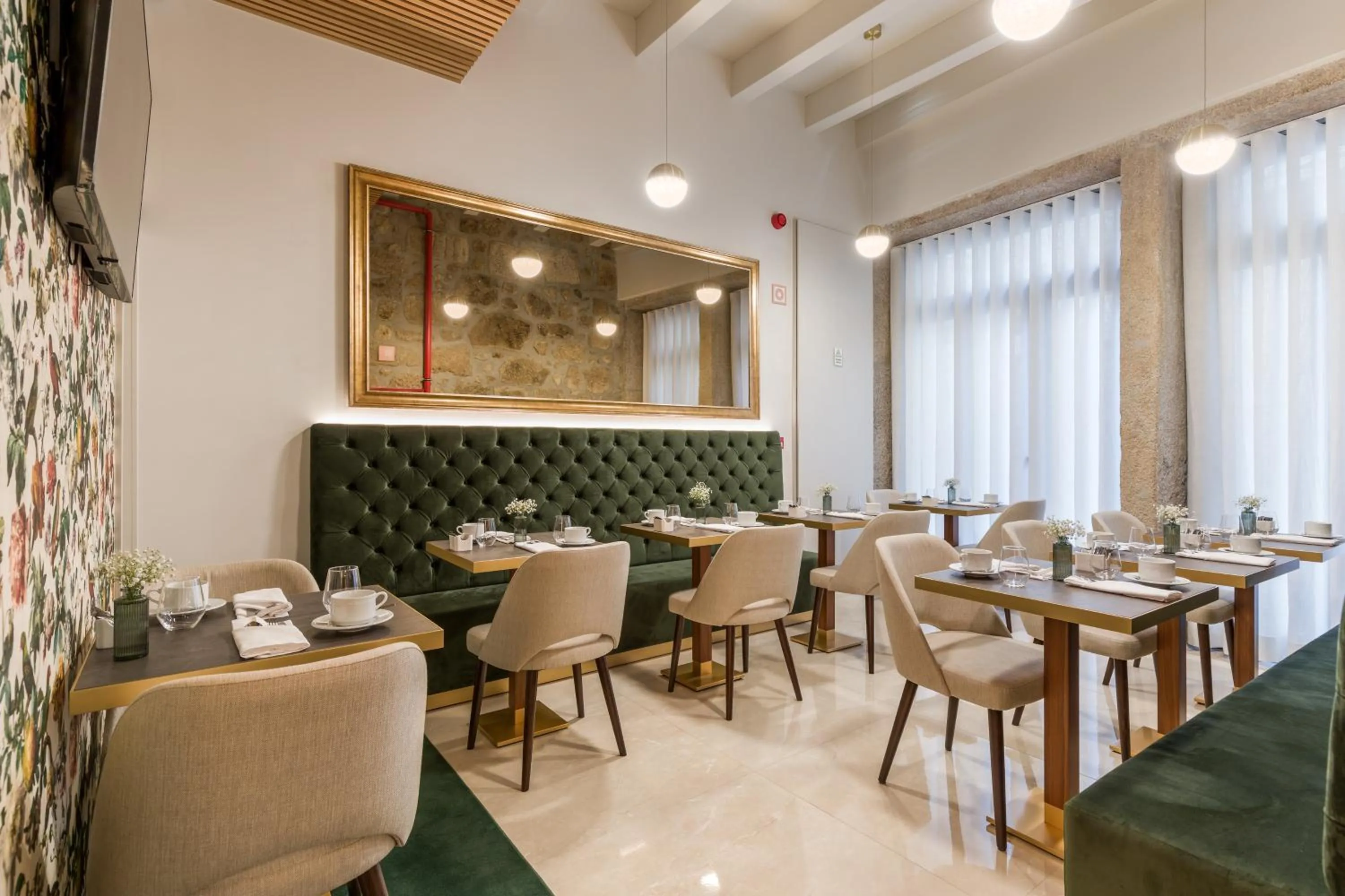Buffet breakfast in Ribeira Douro Hotel