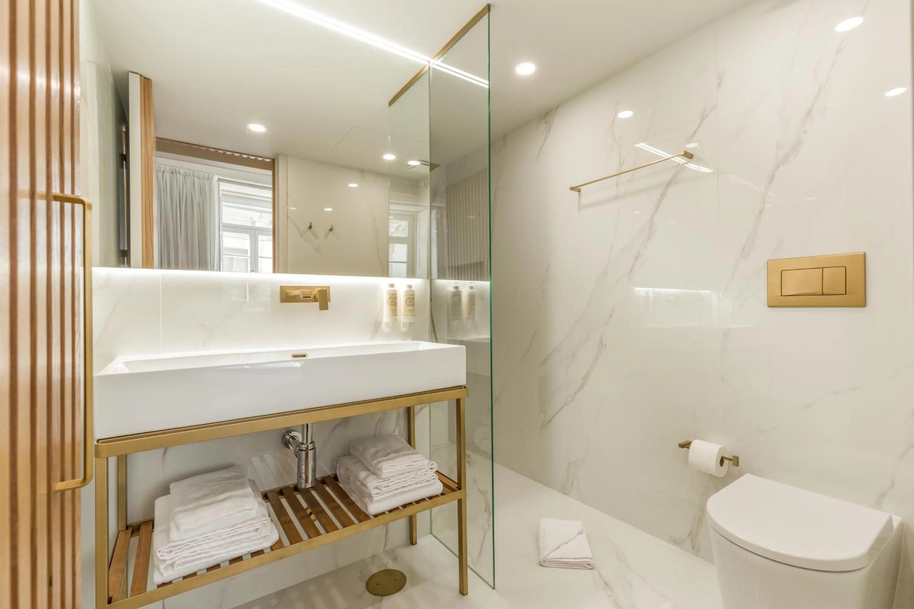 Shower in Ribeira Douro Hotel