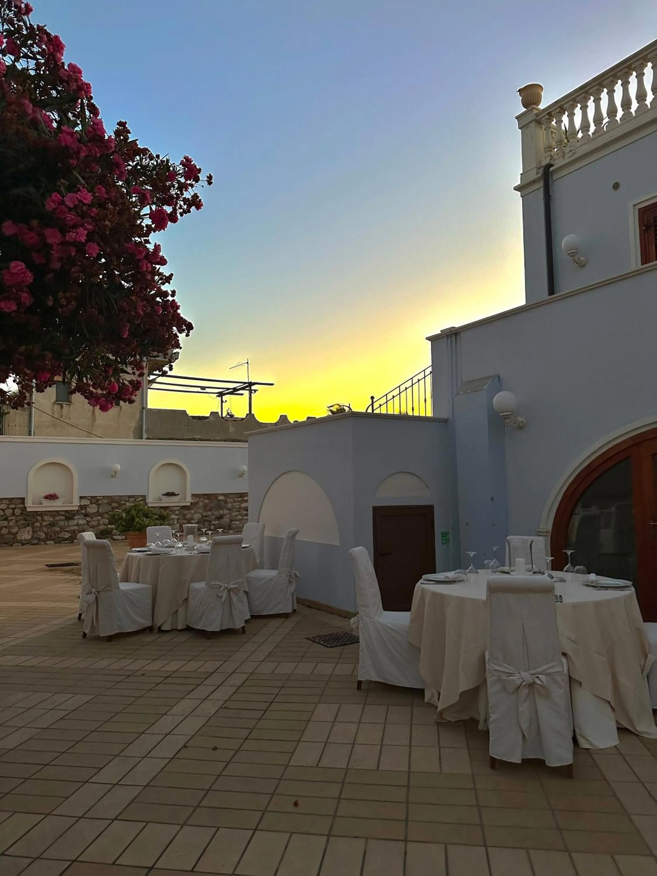 Restaurant/places to eat in Hotel La Lampara