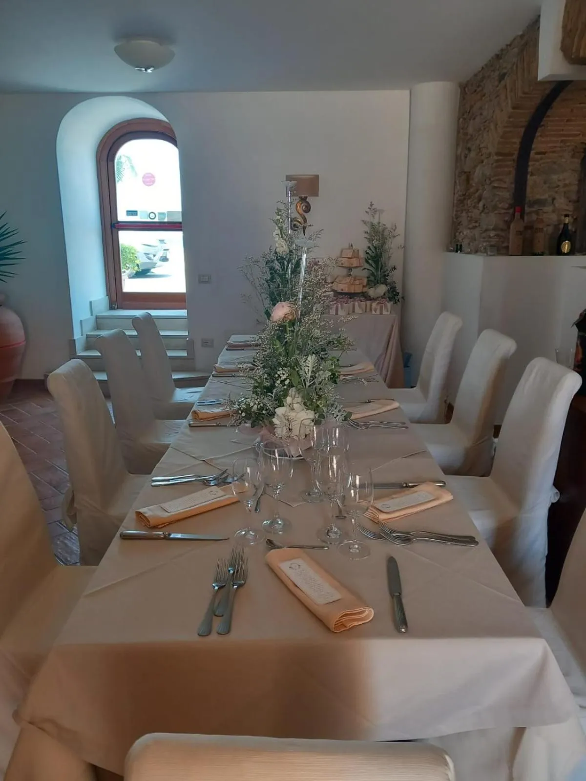 Restaurant/places to eat in Hotel La Lampara