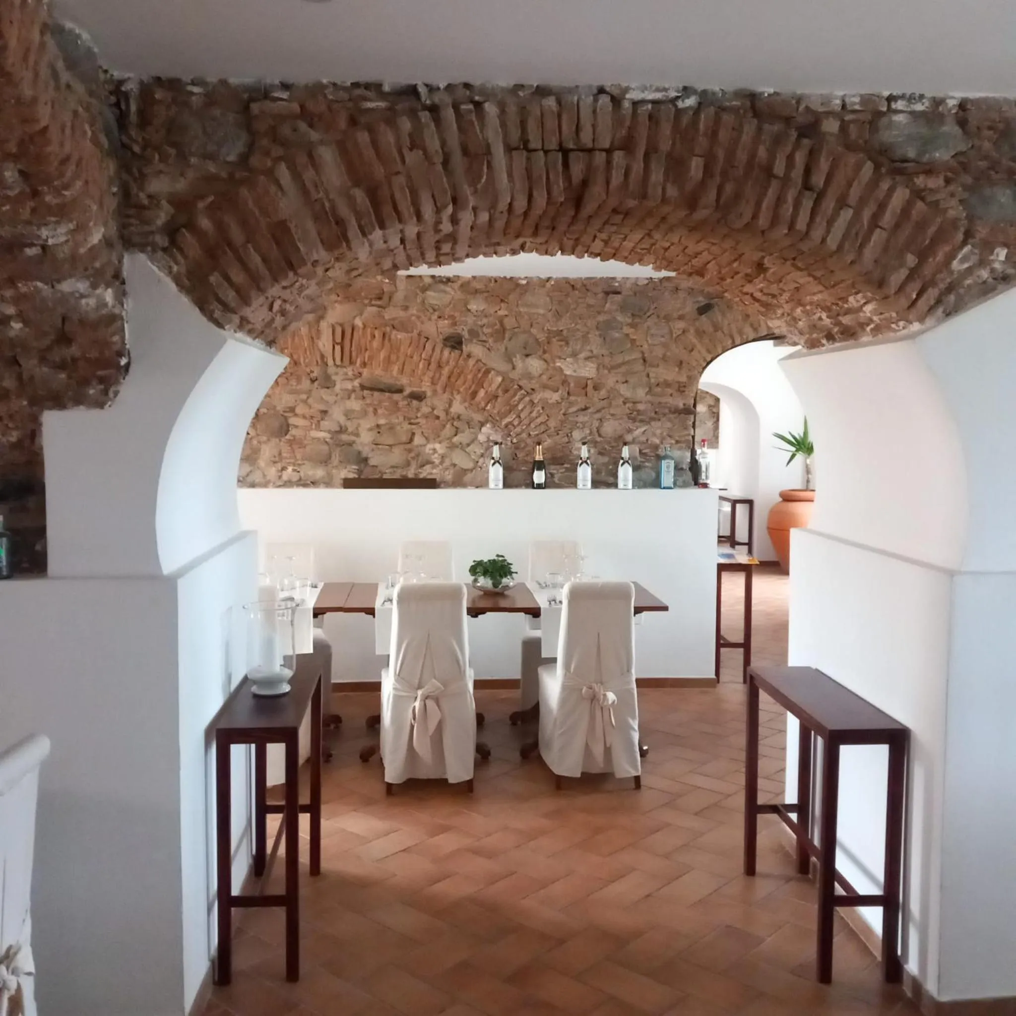 Restaurant/places to eat in Hotel La Lampara