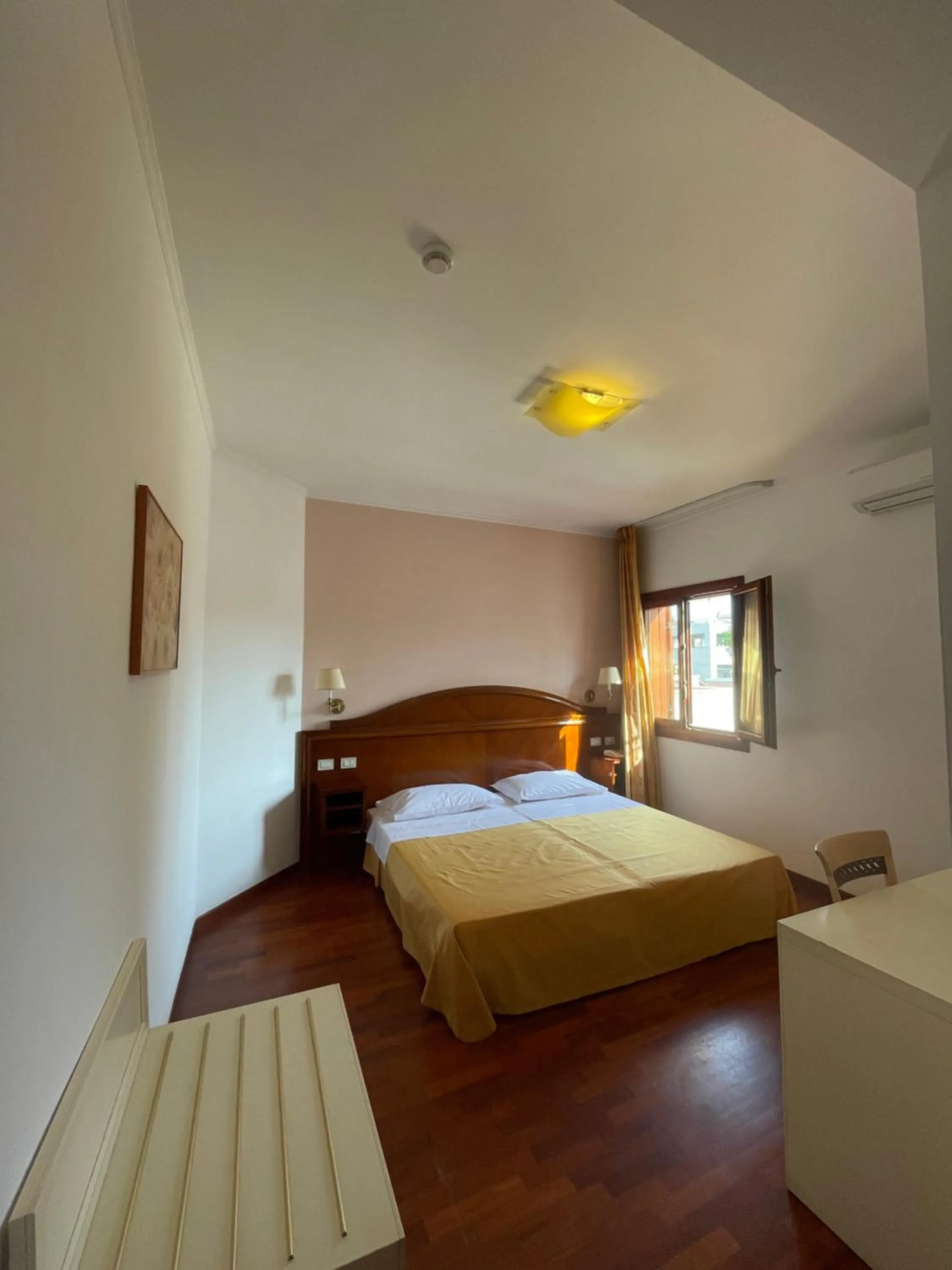 Bedroom, Bed in Hotel La Lampara