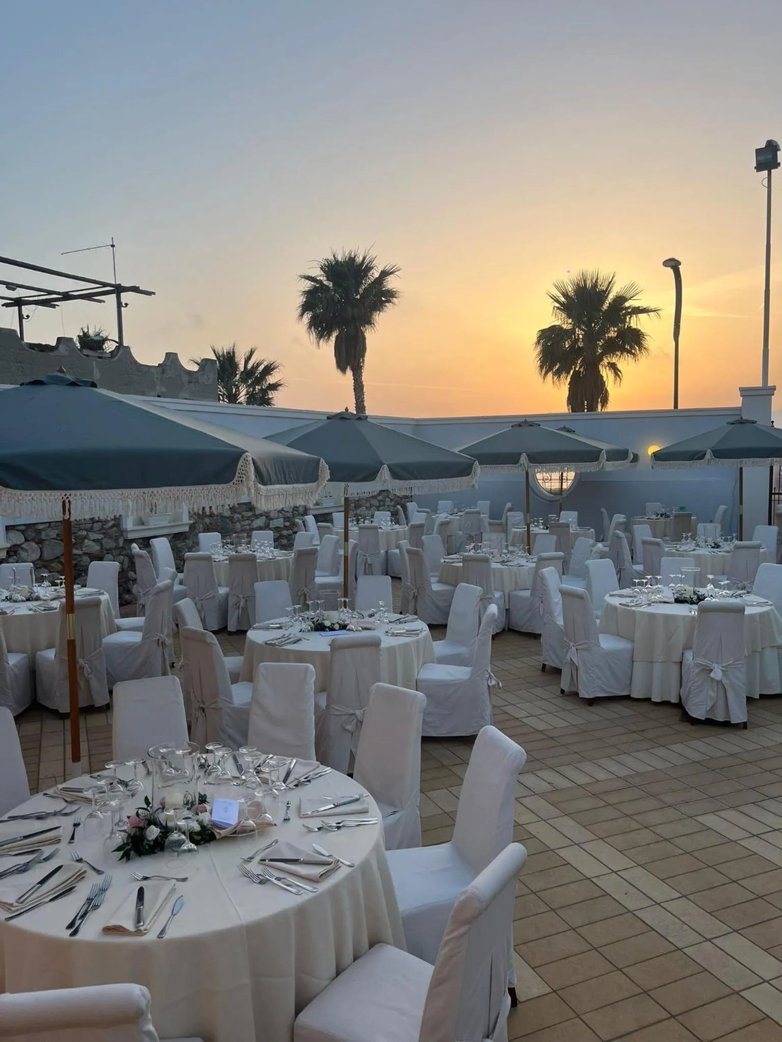 Restaurant/places to eat in Hotel La Lampara