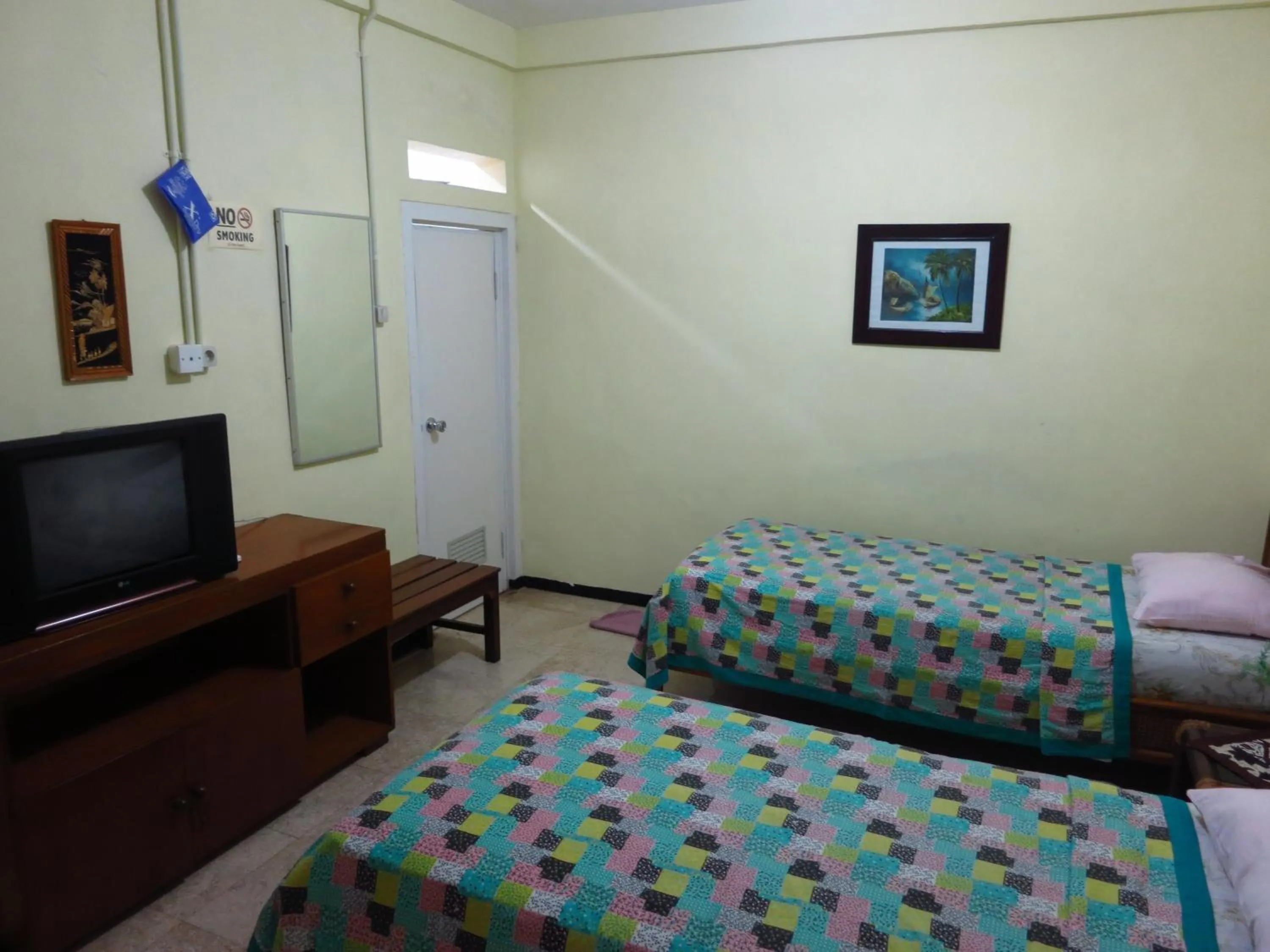 Photo of the whole room, Bed in Enny's Guest House