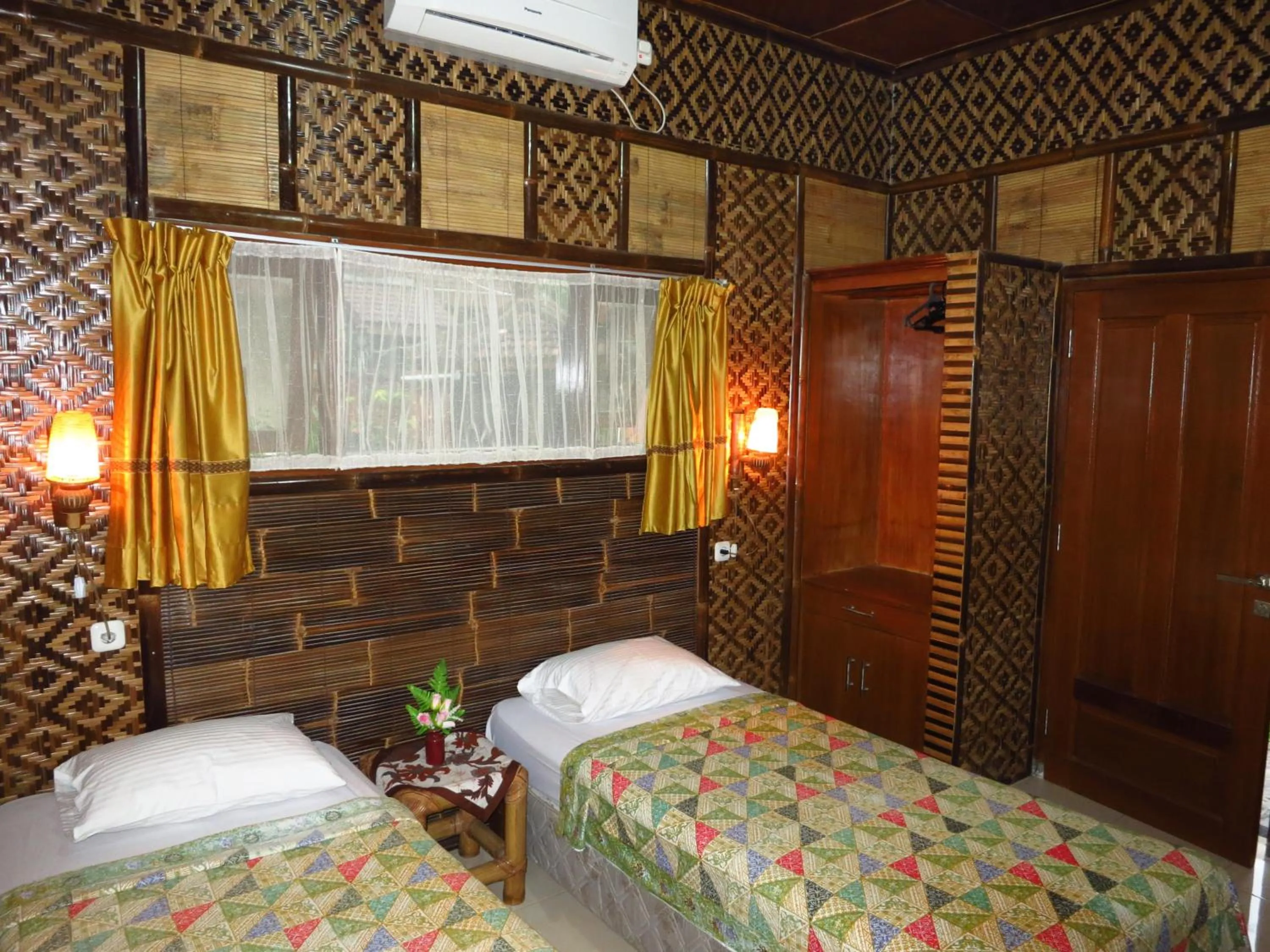 Photo of the whole room, Bed in Enny's Guest House