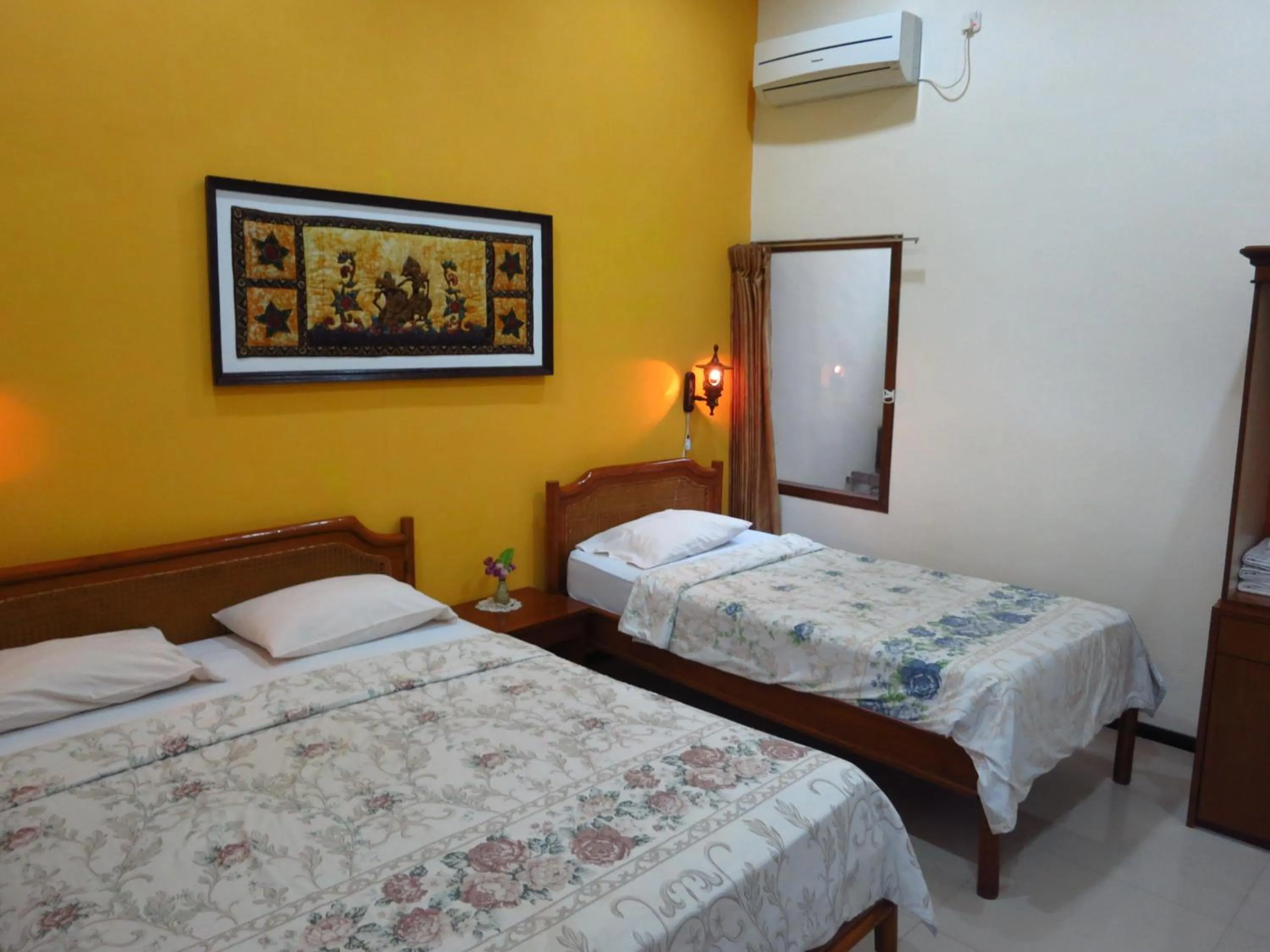 Photo of the whole room, Bed in Enny's Guest House