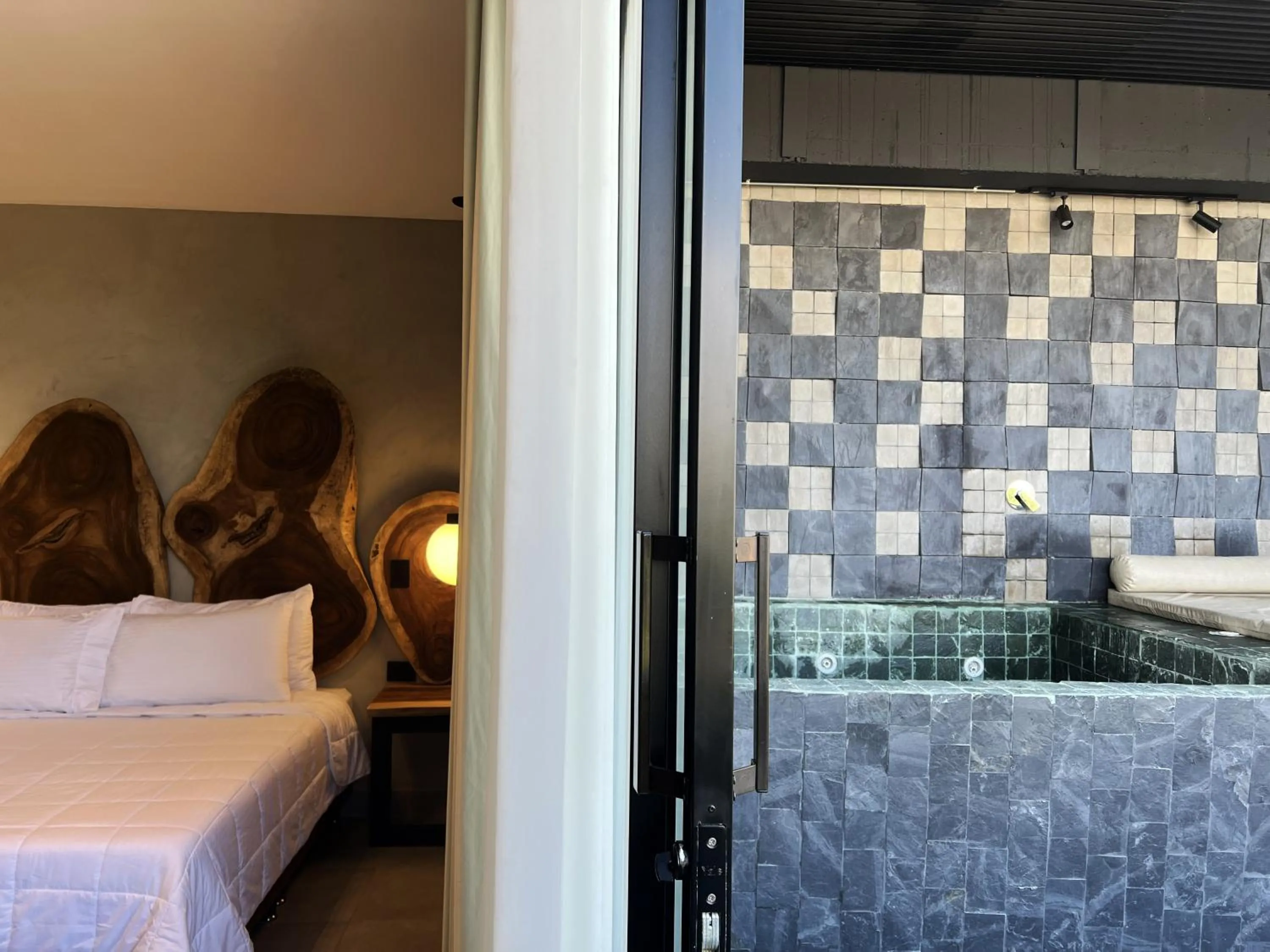 Hot Tub, Bed in Hotel Zelva Negra