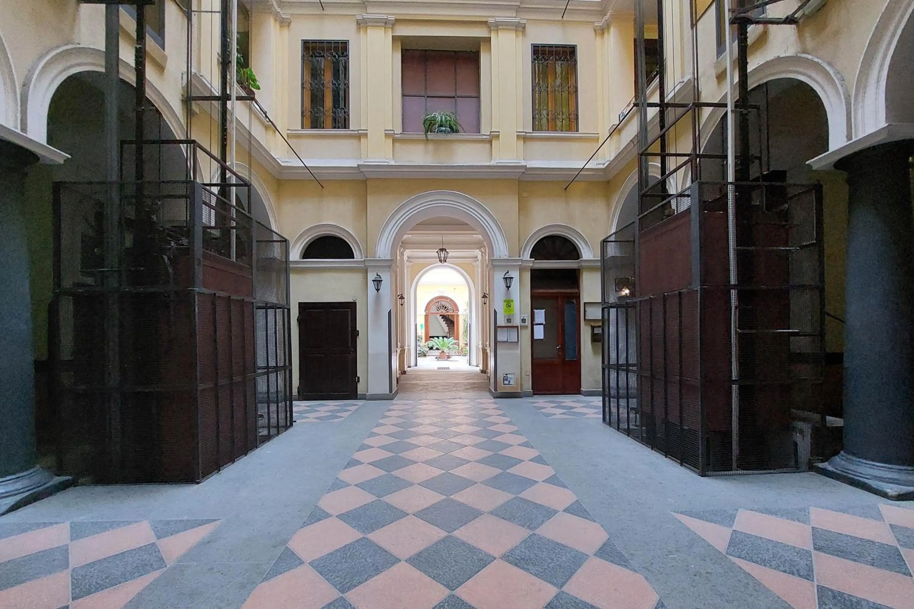 Facade/entrance in Roman Holiday Suites
