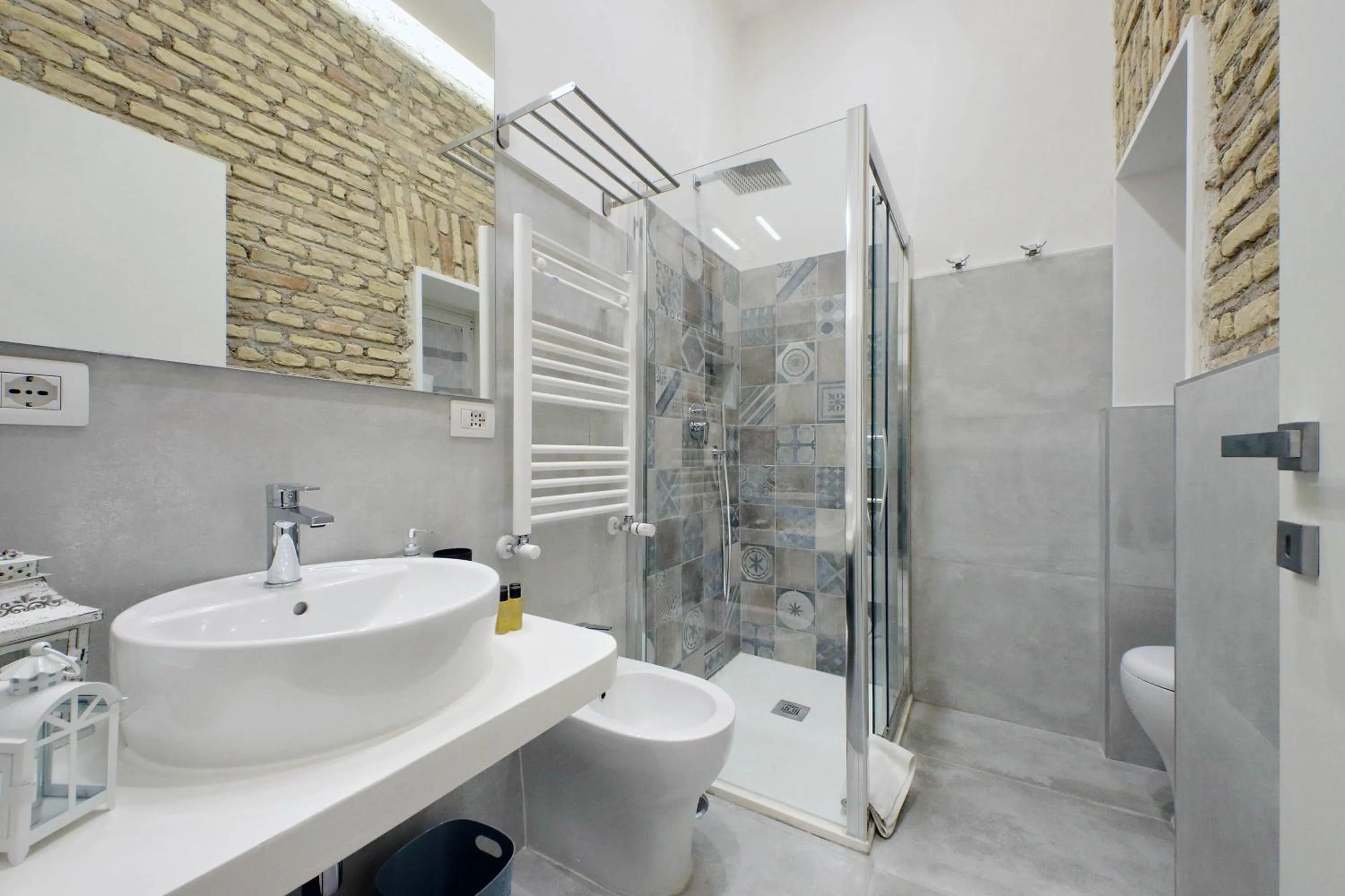 Shower in Roman Holiday Suites