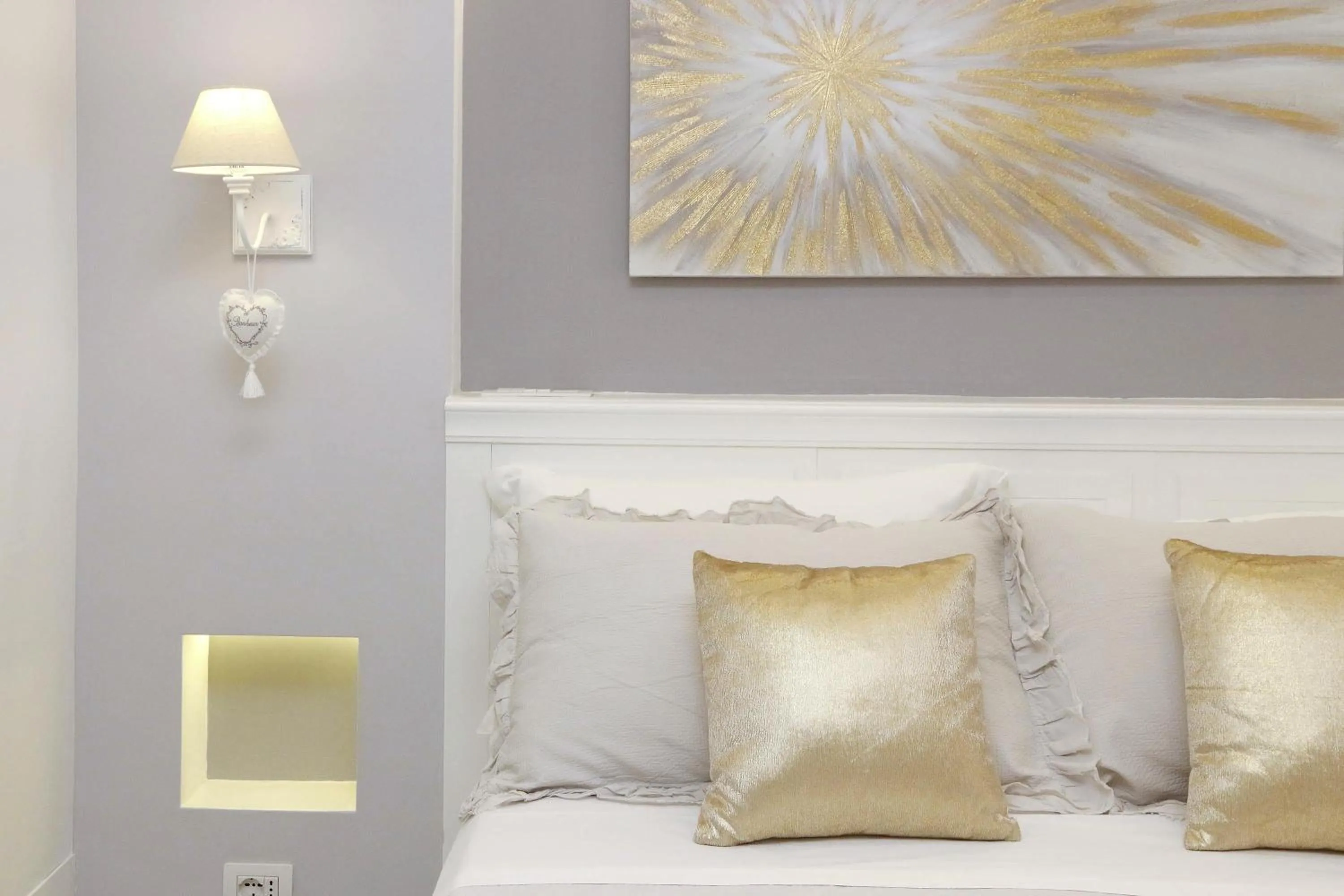 Photo of the whole room in Roman Holiday Suites