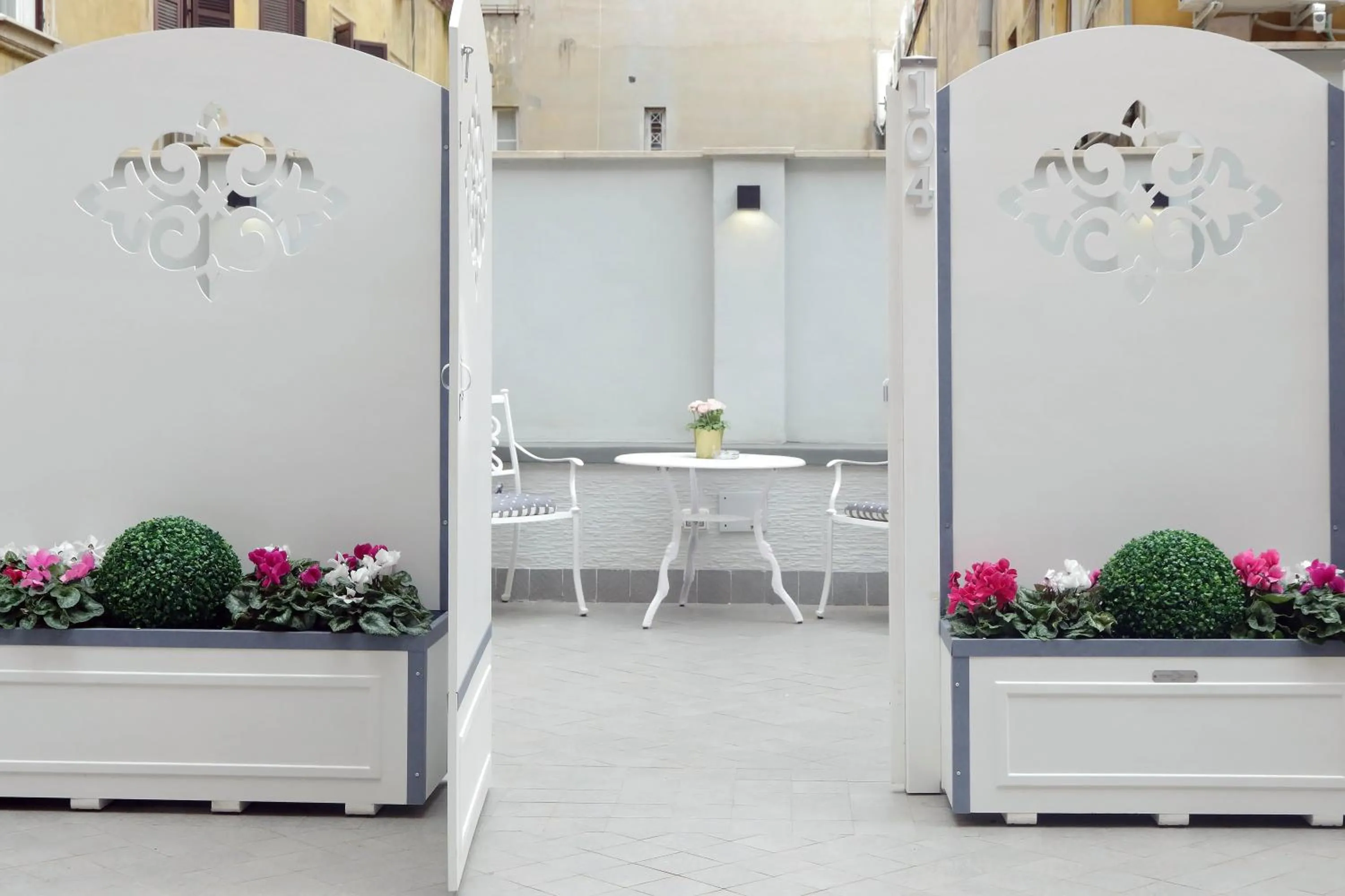 Decorative detail in Roman Holiday Suites