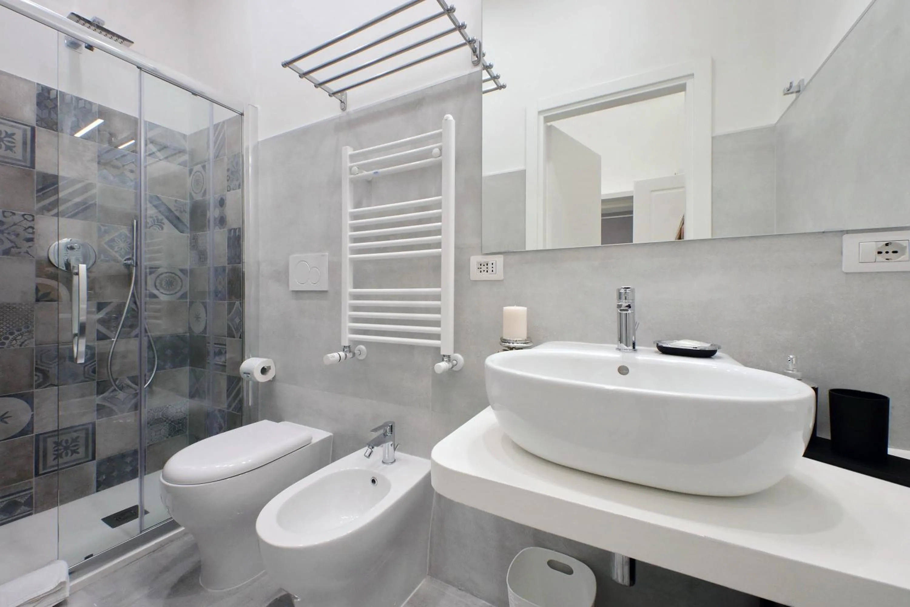 Shower in Roman Holiday Suites