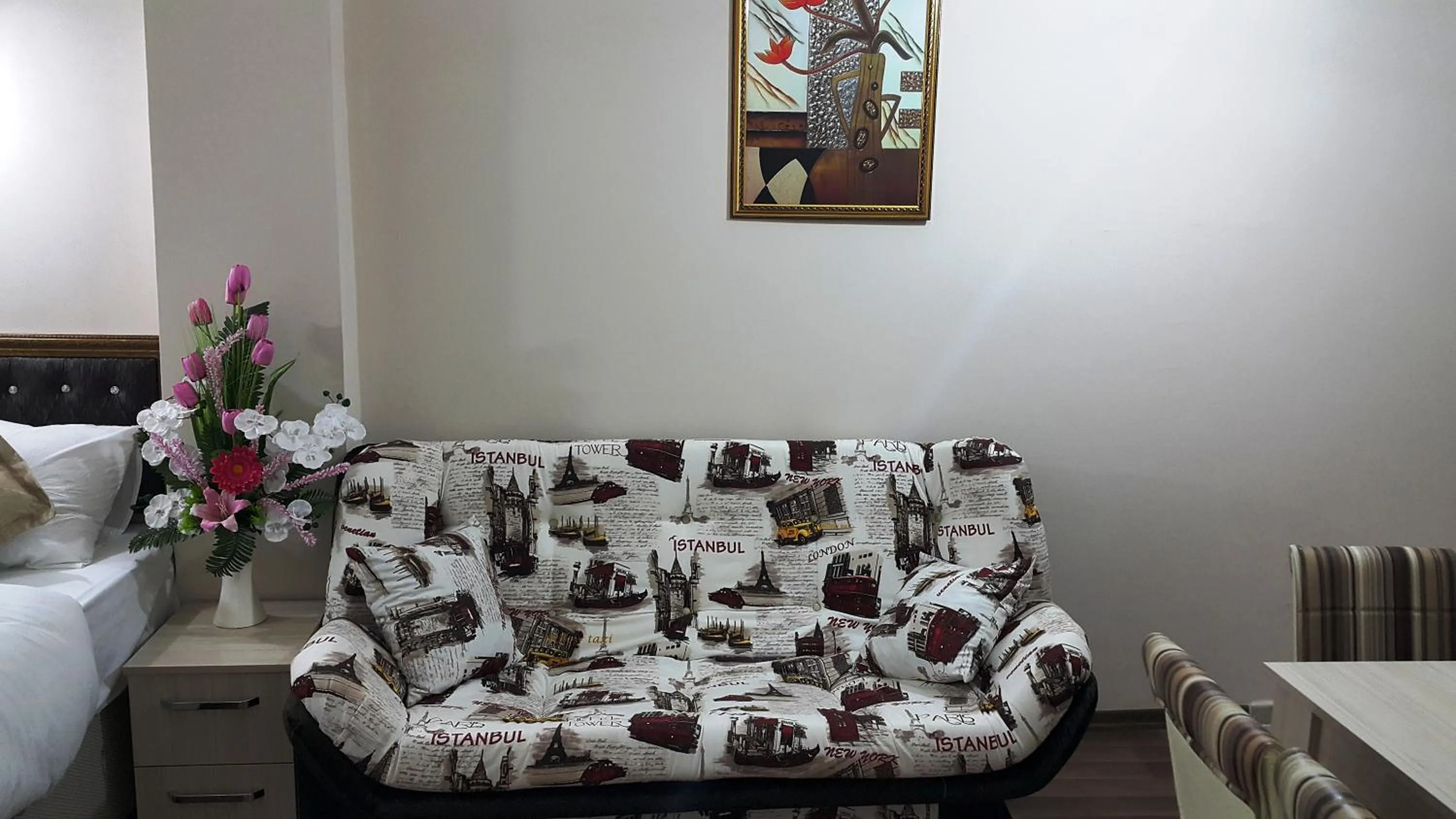 Living room, Bed in BeyazitHan Suites Old City