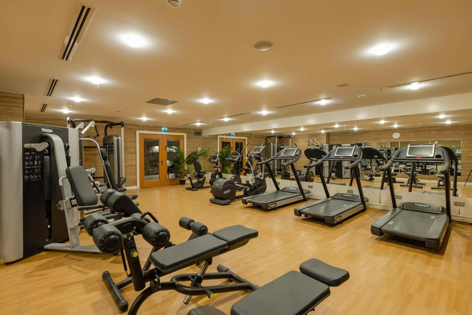 Activities in Hotel London 1889 & Casino