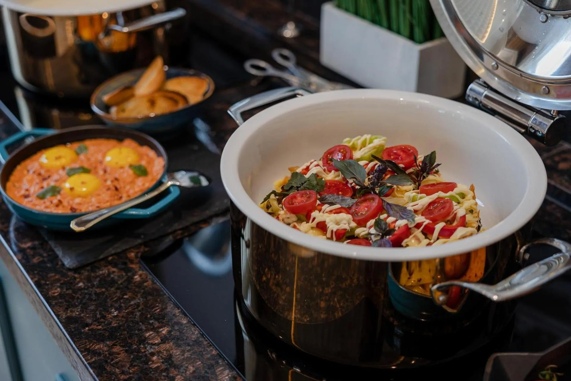 Restaurant/places to eat in Hotel London 1889 & Casino