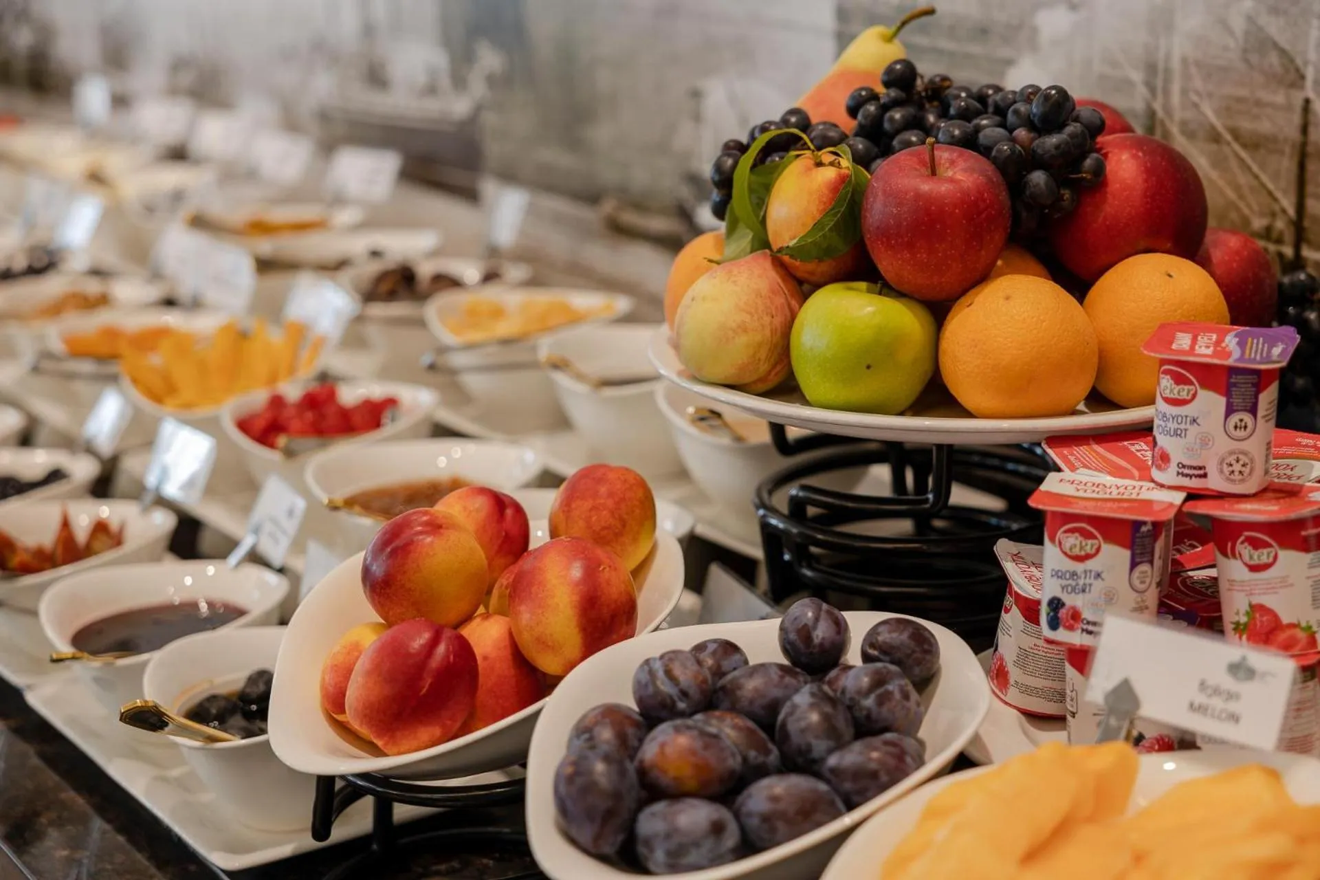 Restaurant/places to eat in Hotel London 1889 & Casino