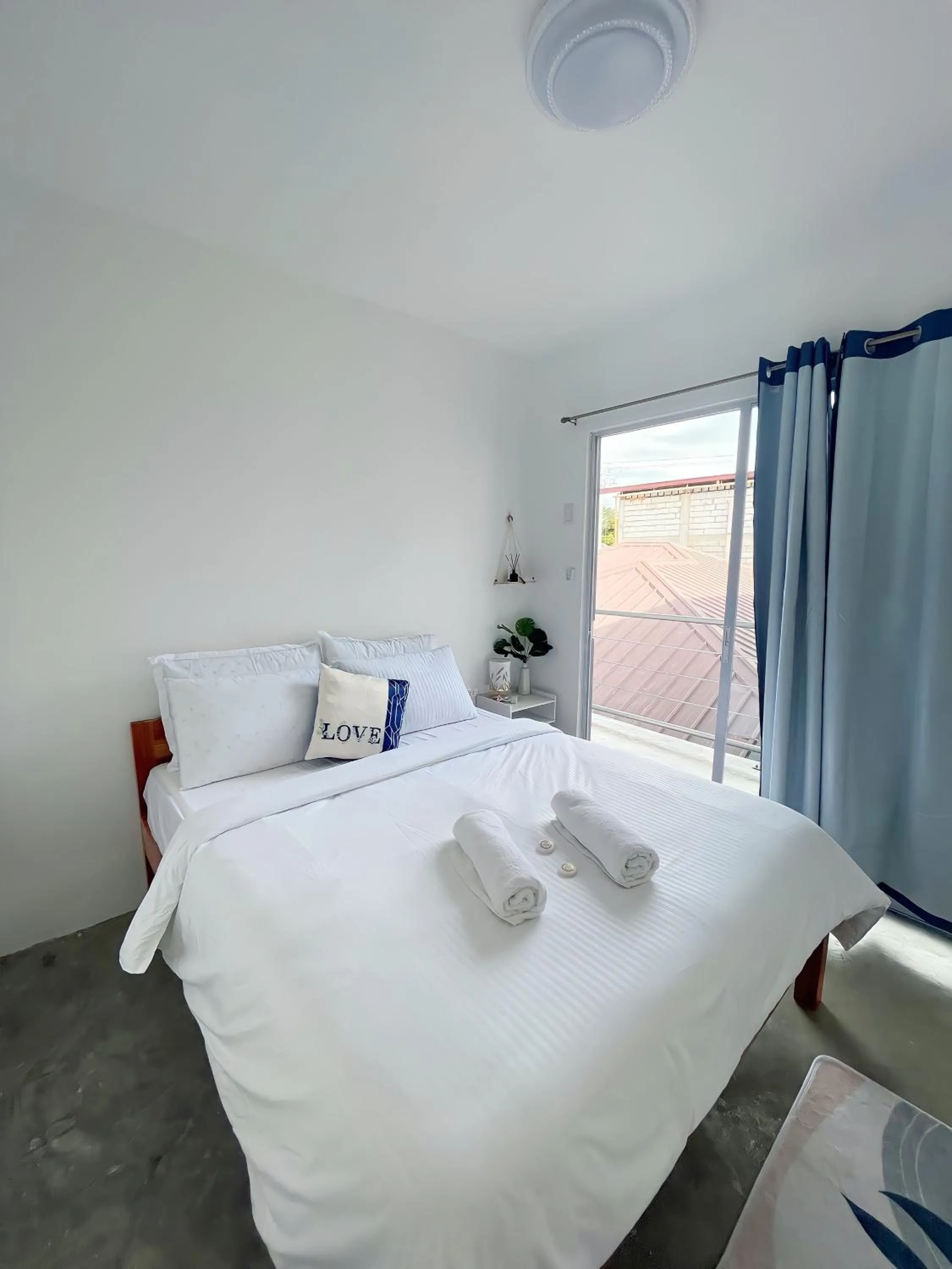 Bed in Sunset Paradise Moalboal