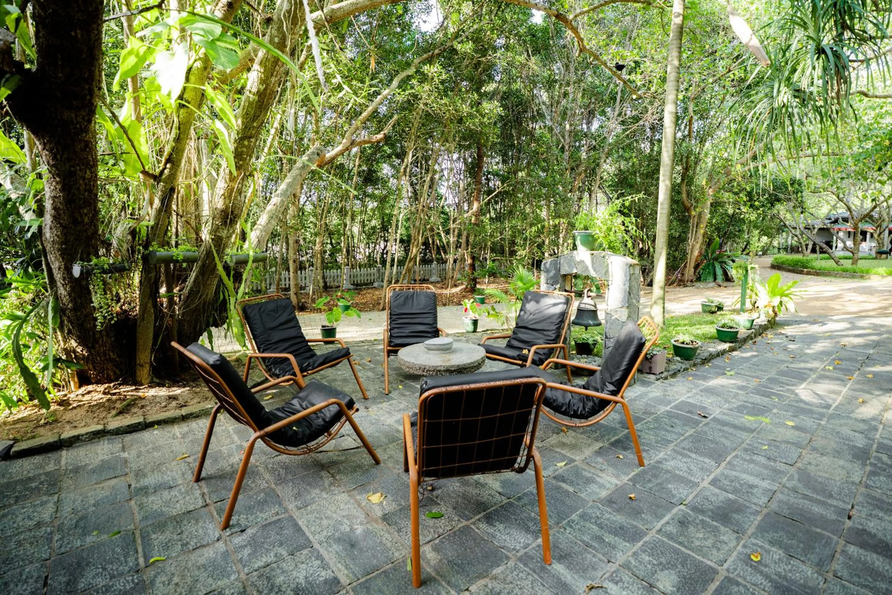 Garden in The Waves Beach Chalets