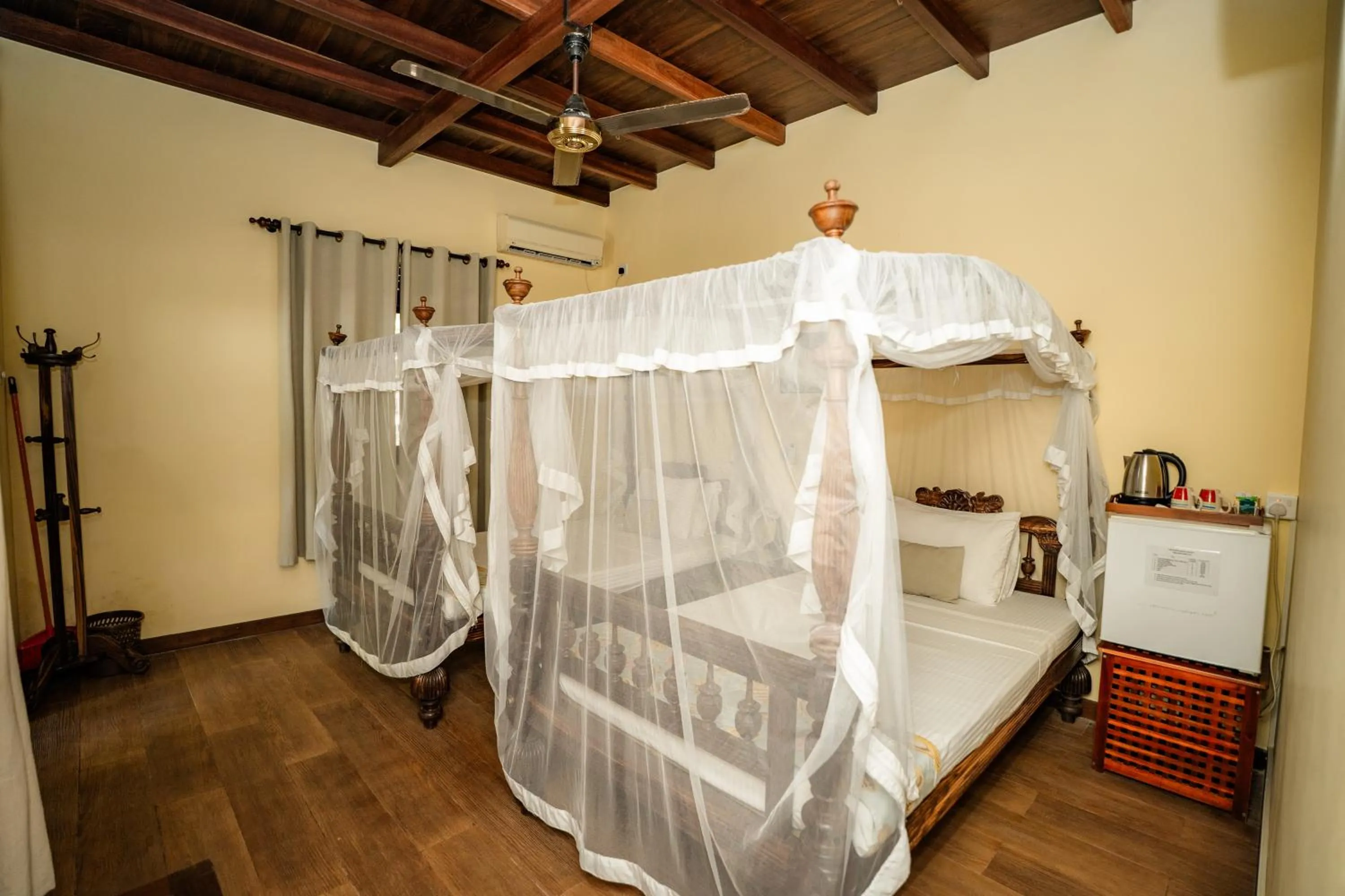 Bedroom, Bed in The Waves Beach Chalets