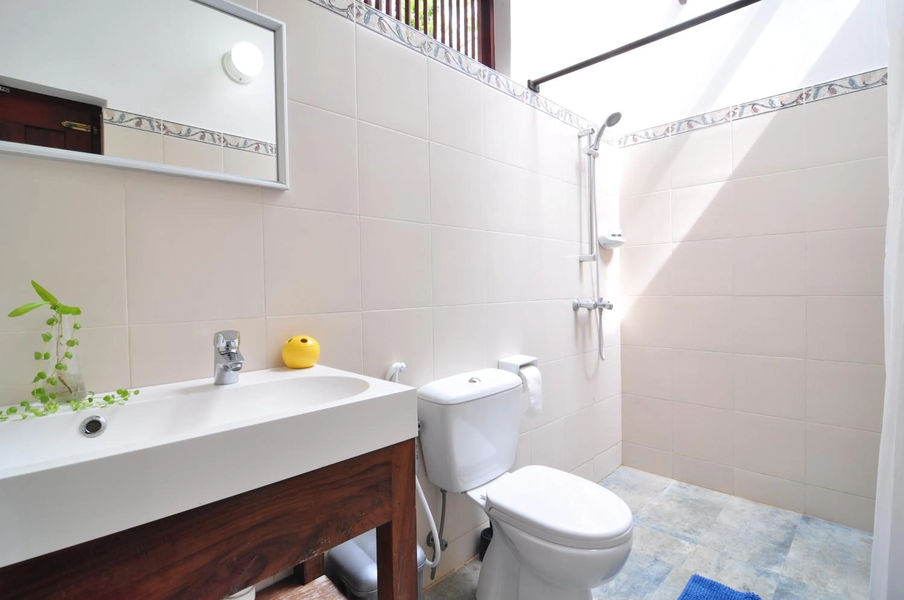 Bathroom in The Waves Beach Chalets