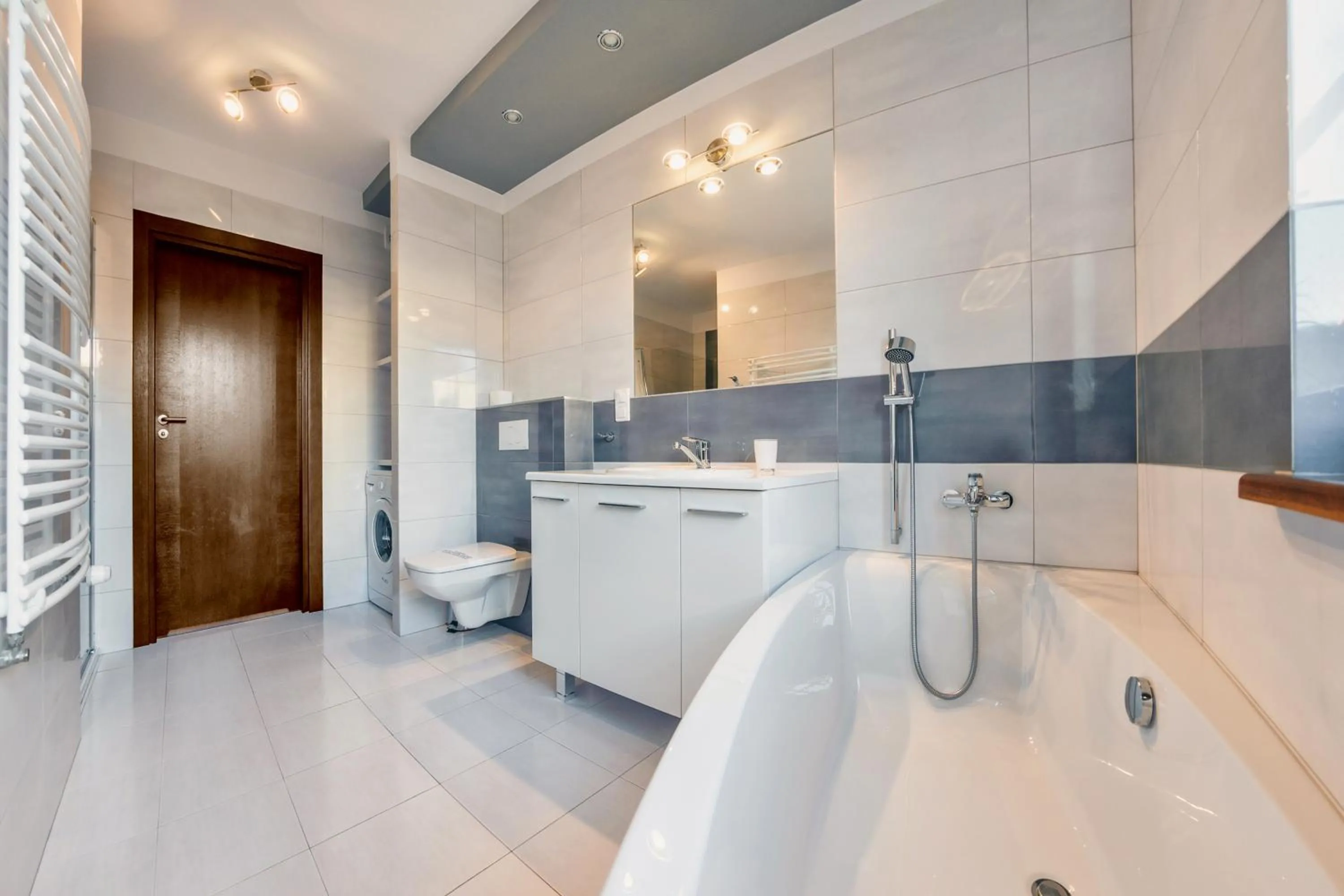 Bathroom in Bulwar Portowy, Sun & Snow