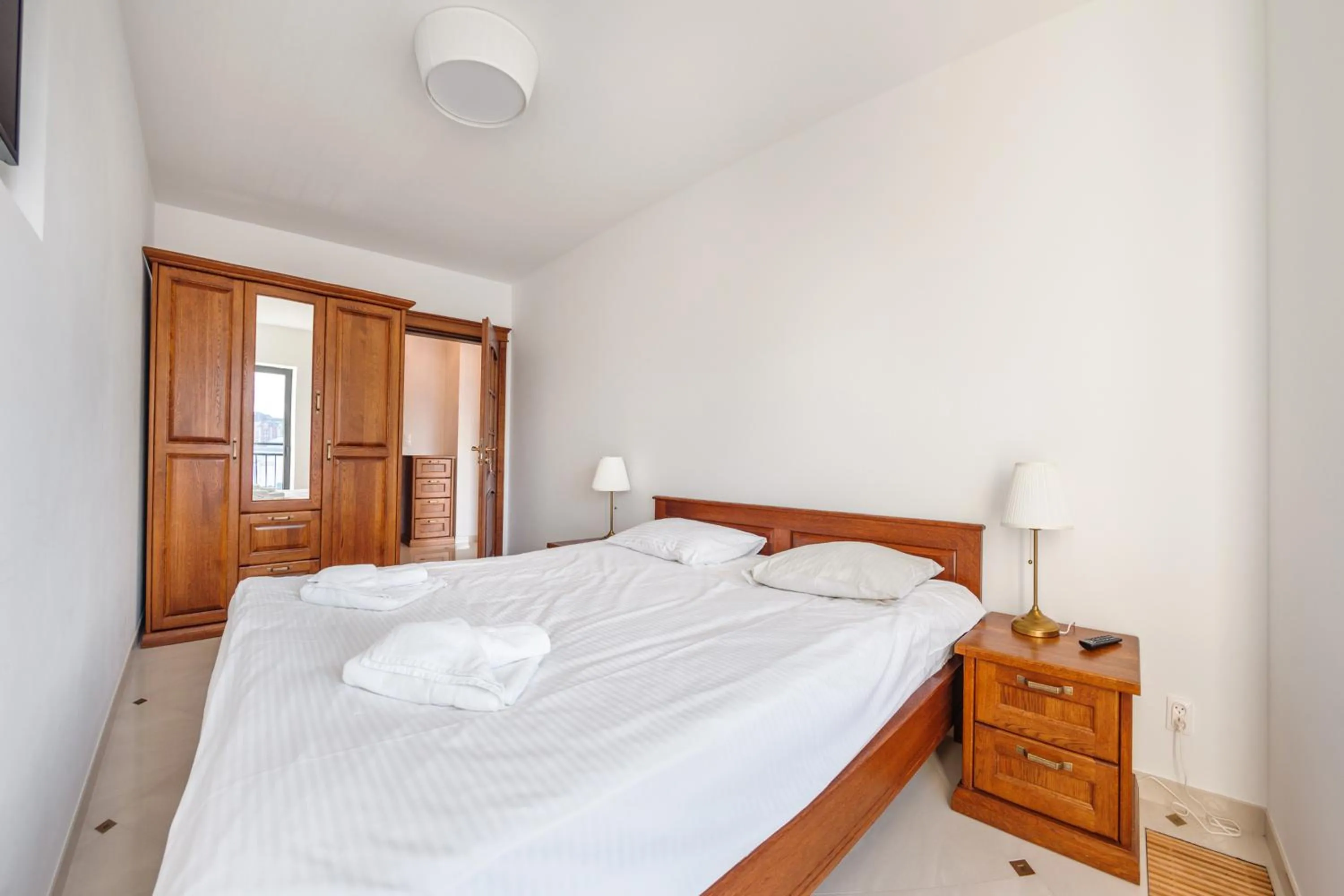 Bedroom, Bed in Bulwar Portowy, Sun & Snow