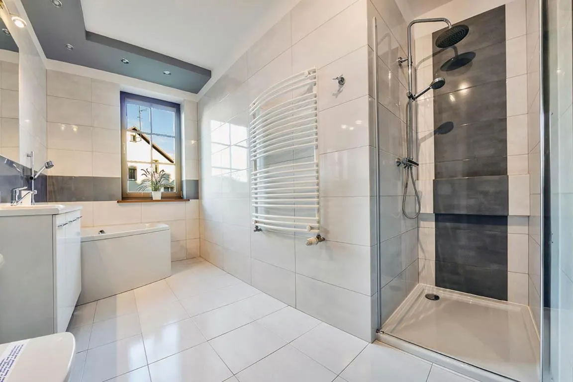 Bathroom in Bulwar Portowy, Sun & Snow