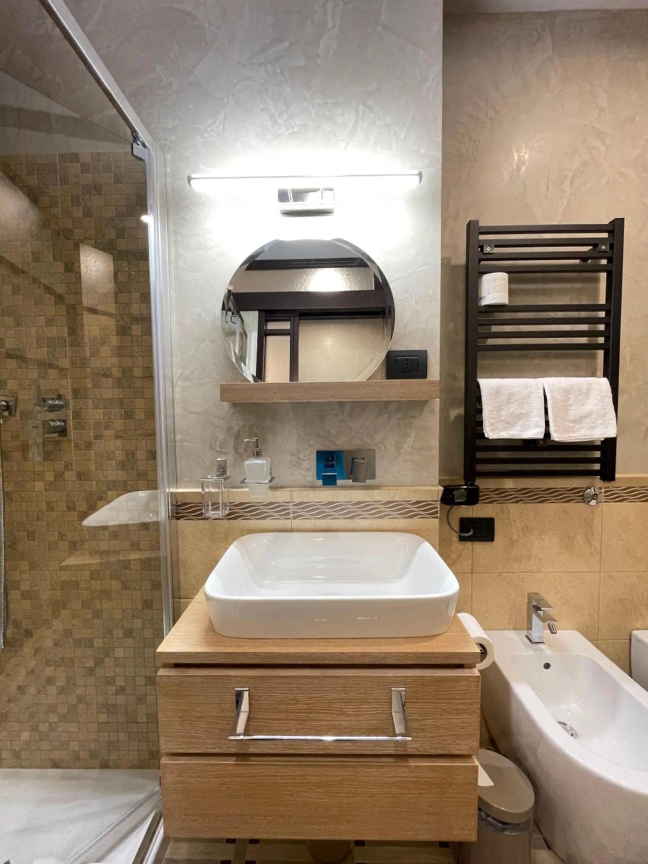 Shower in Passpartout Boutique Palace