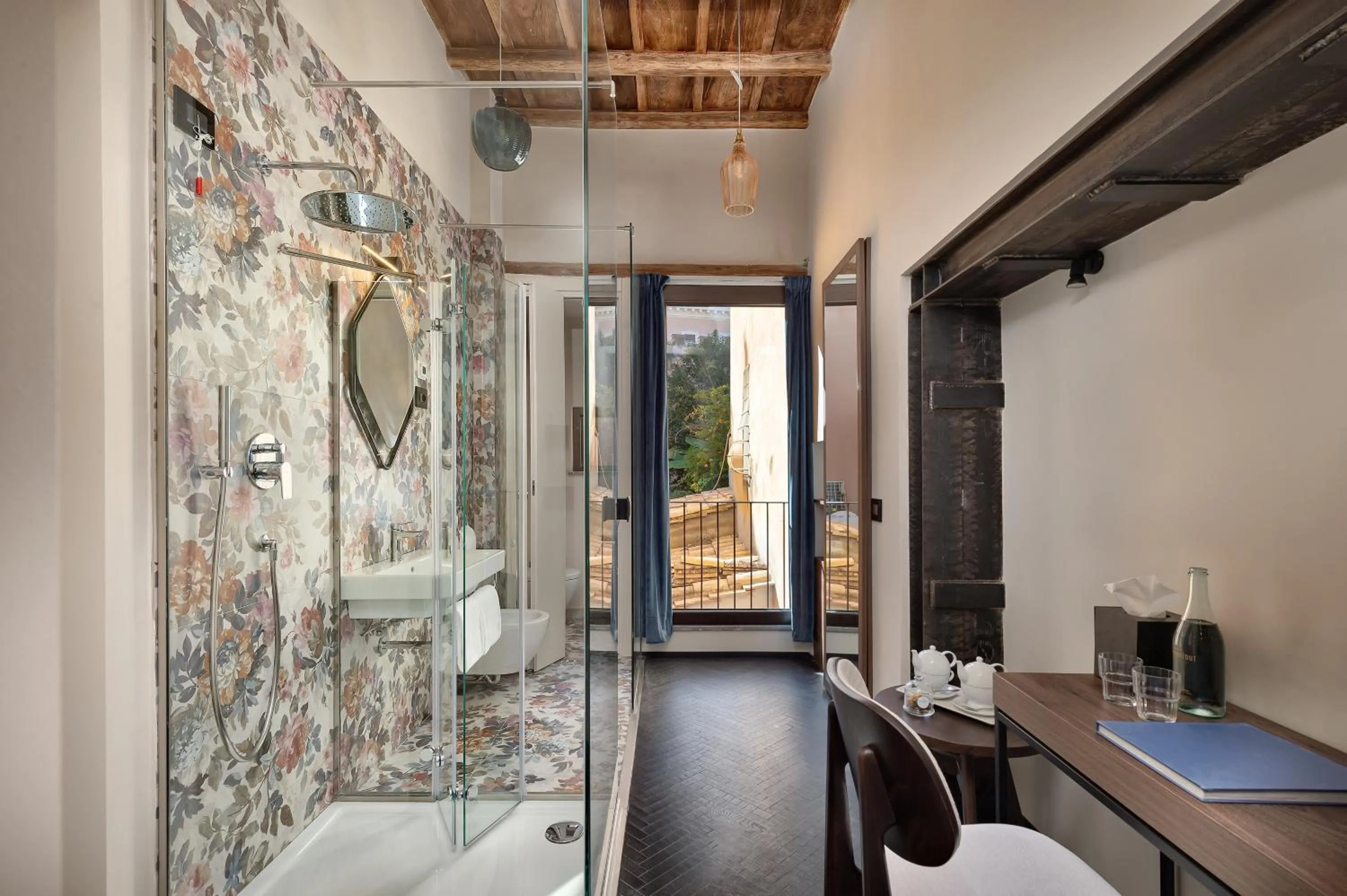 Shower in Passpartout Boutique Palace