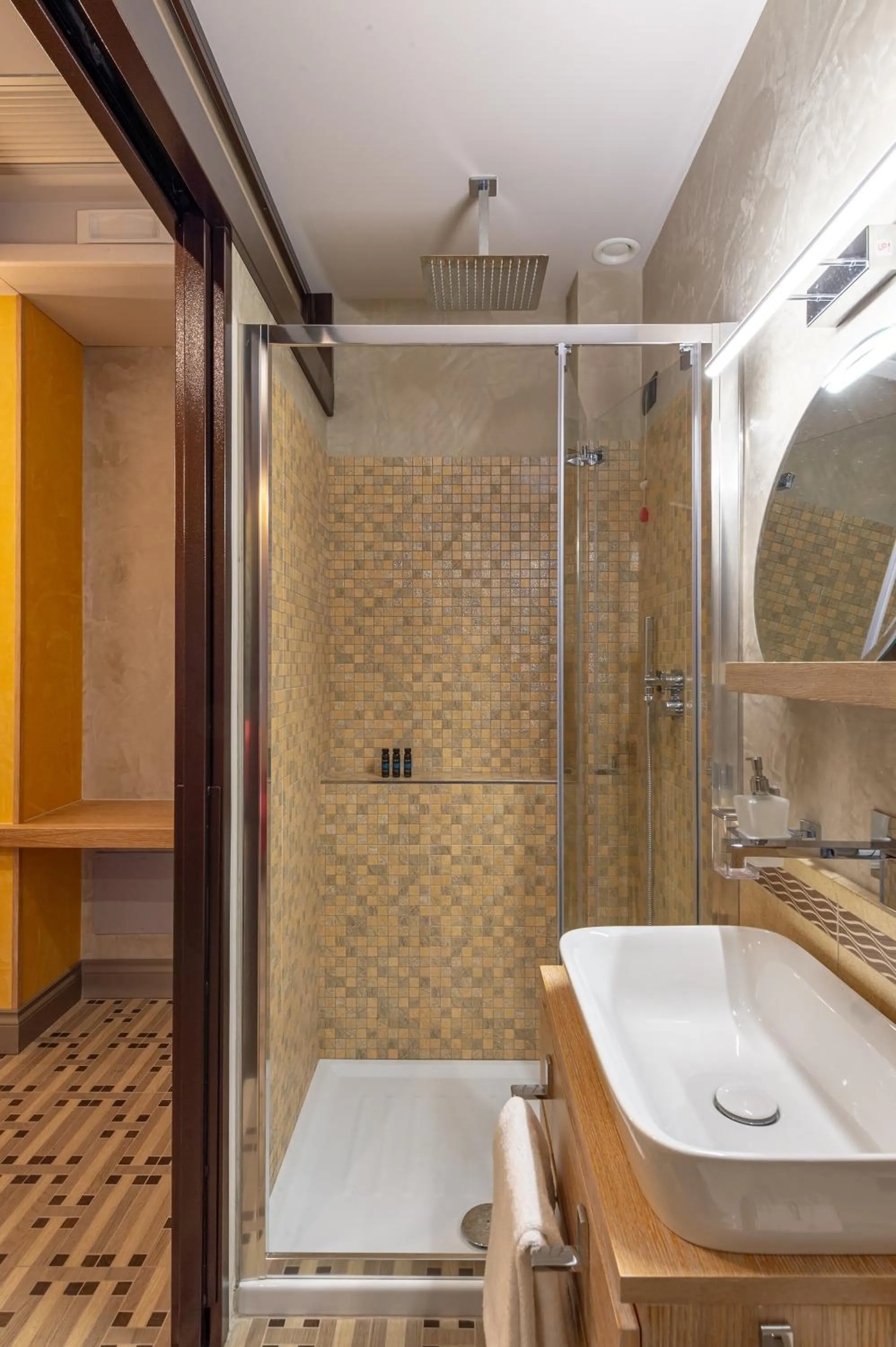 Shower in Passpartout Boutique Palace