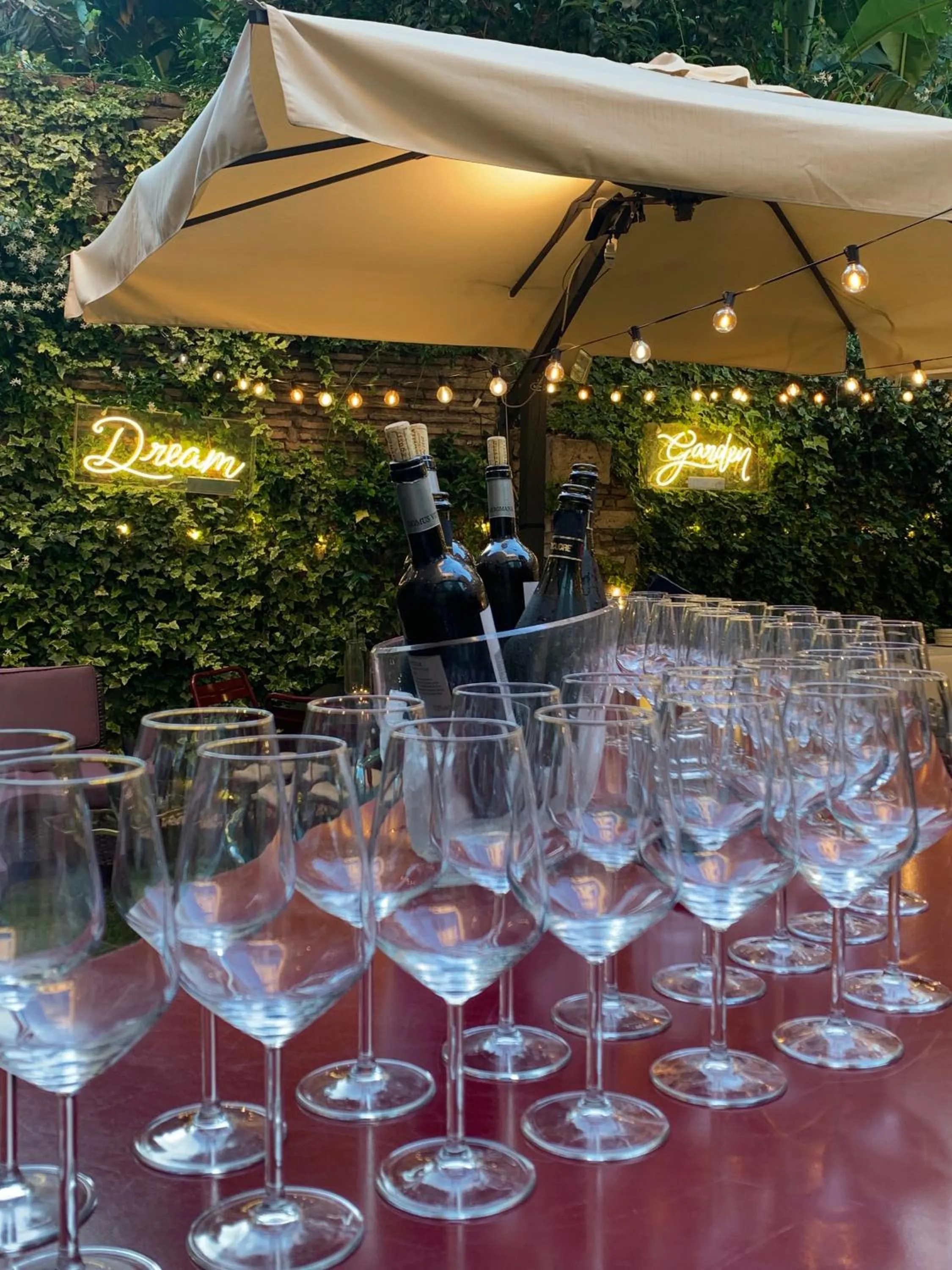 Restaurant/places to eat in Passpartout Boutique Palace