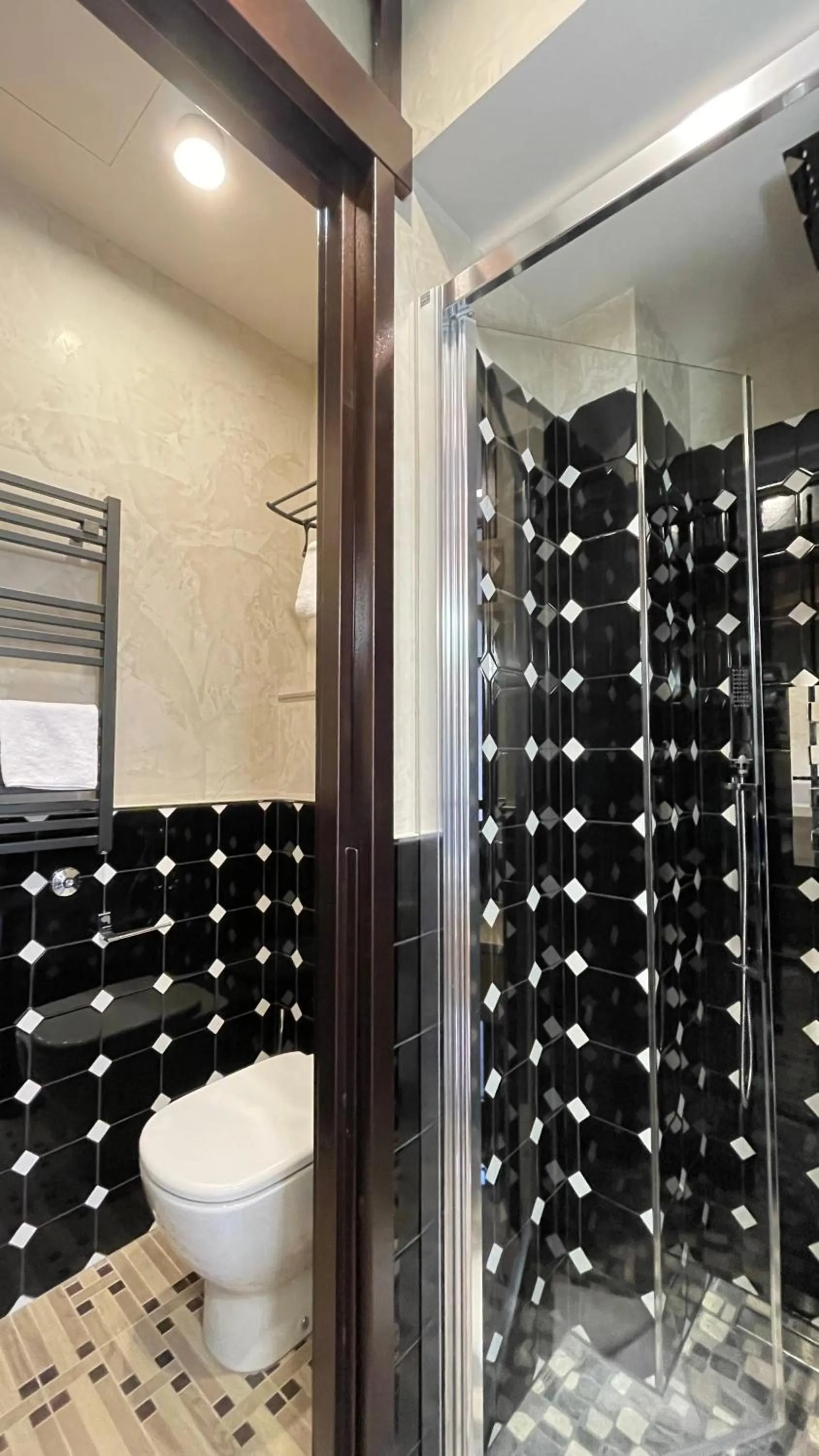 Shower in Passpartout Boutique Palace