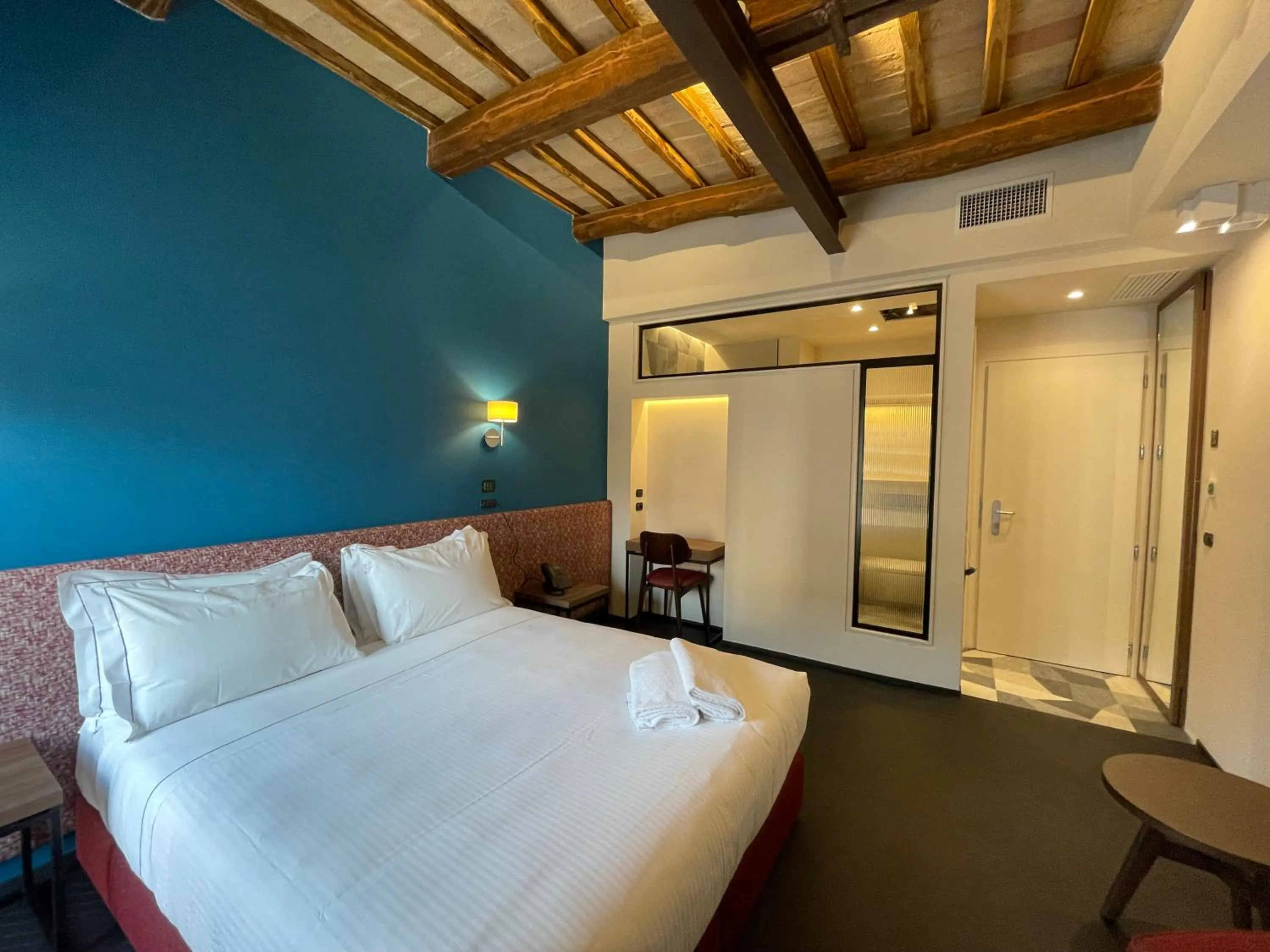 Bed in Passpartout Boutique Palace