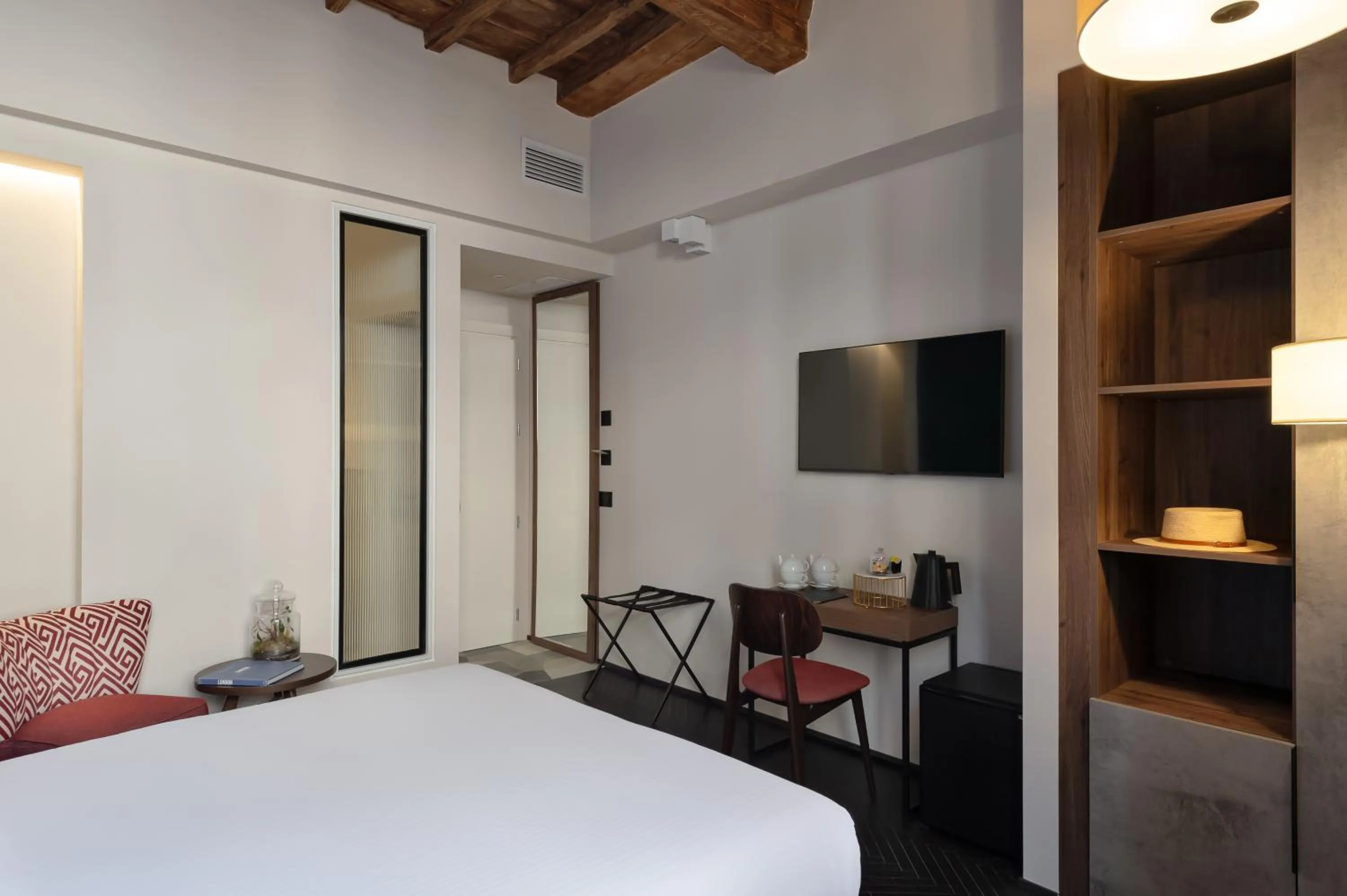 Bed in Passpartout Boutique Palace