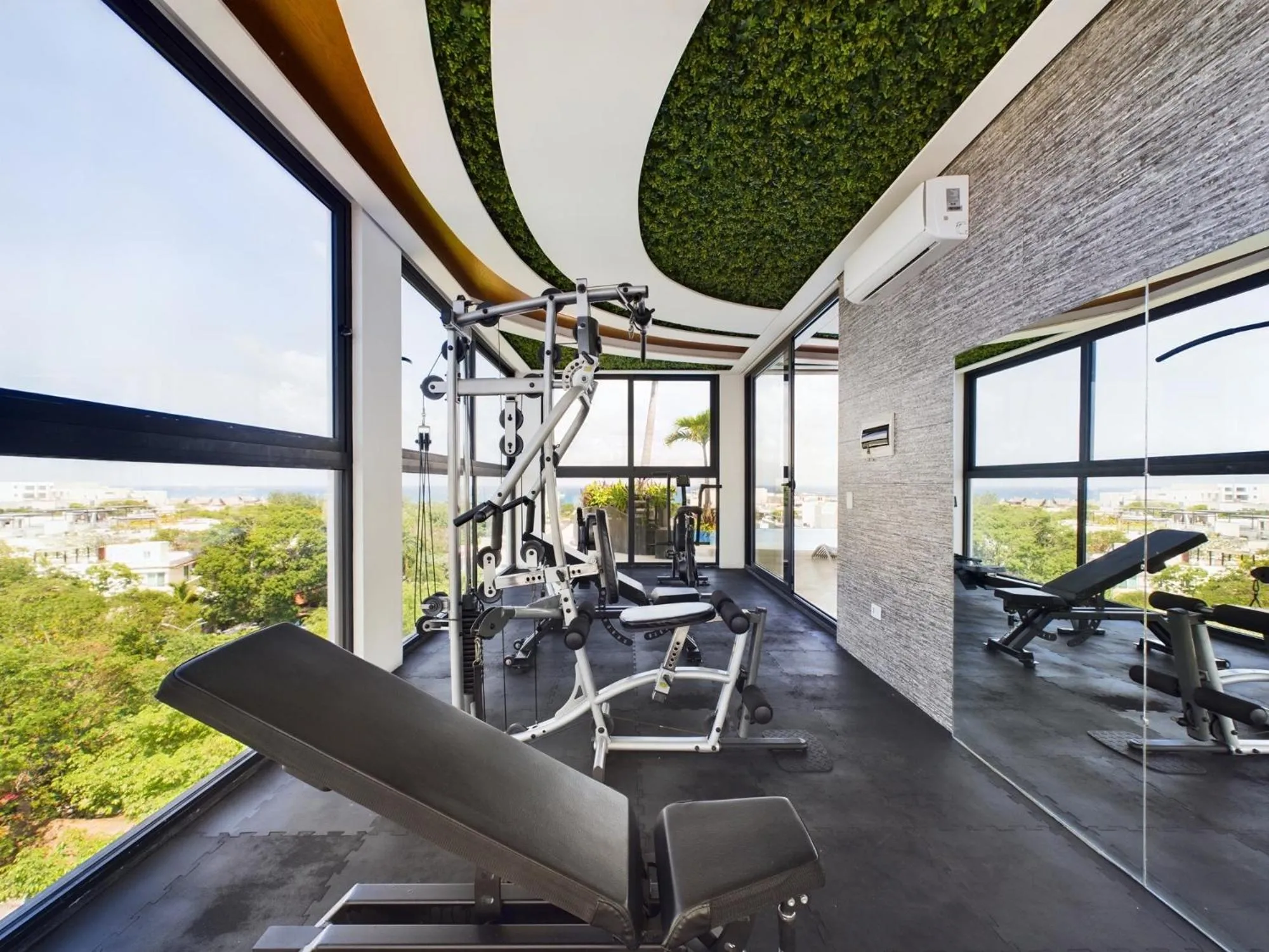 Fitness centre/facilities in Studio near to 5th Avenue, Bars & Beautiful views By Yeah