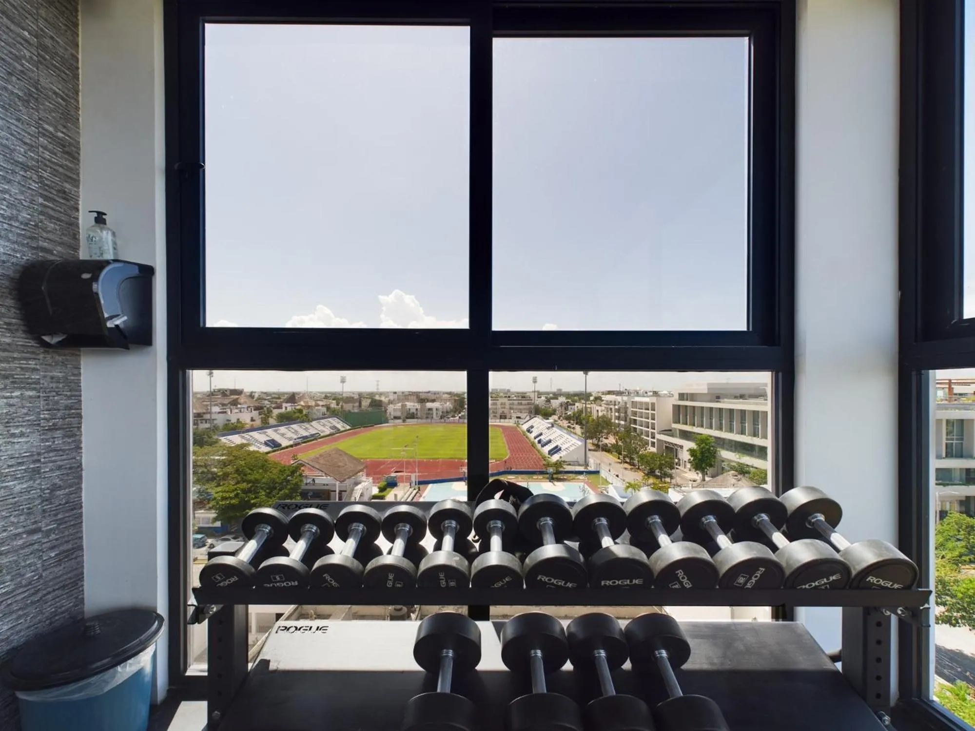 Fitness centre/facilities in Studio near to 5th Avenue, Bars & Beautiful views By Yeah