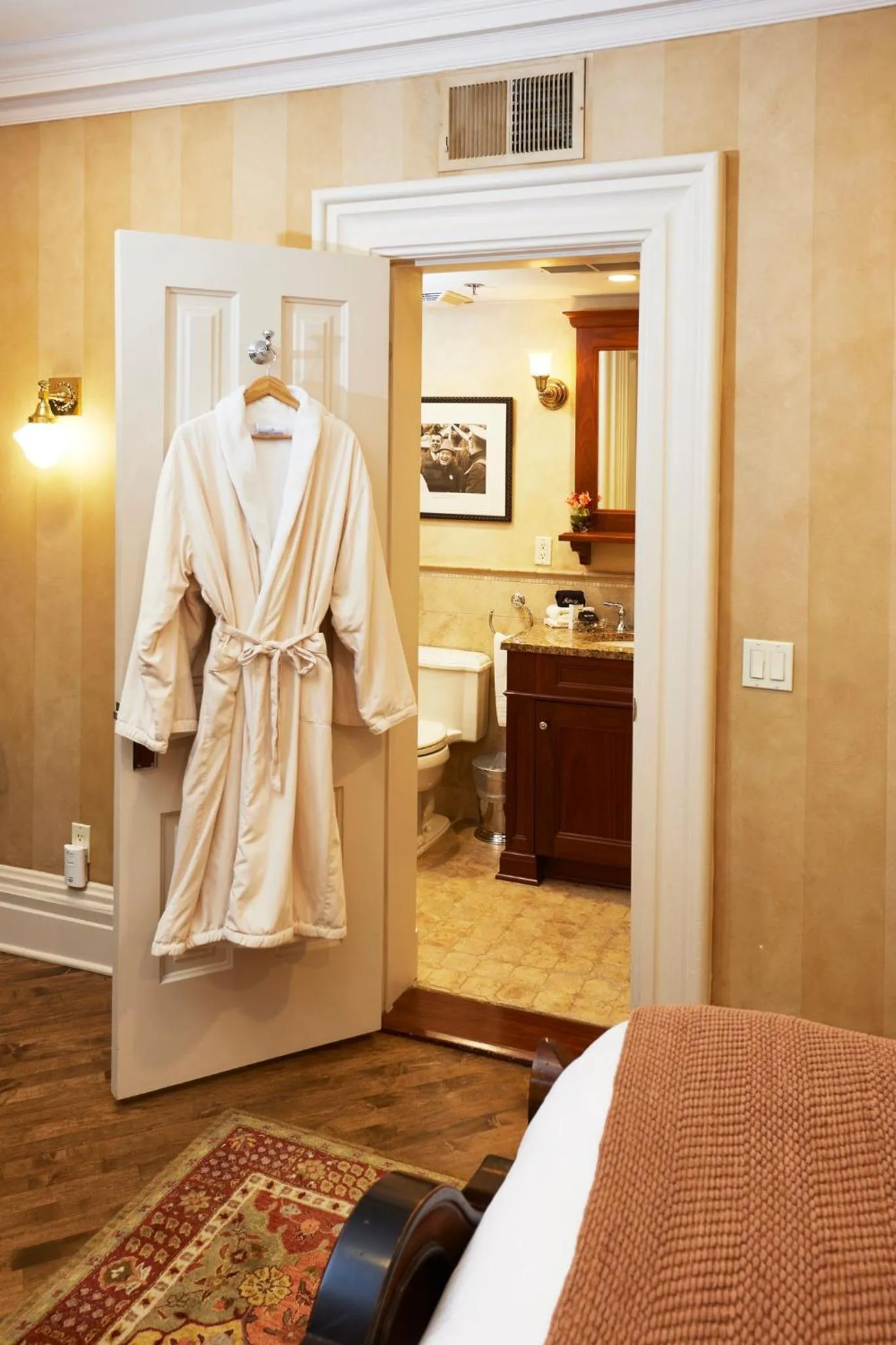 Bed in Mansion Hill Inn