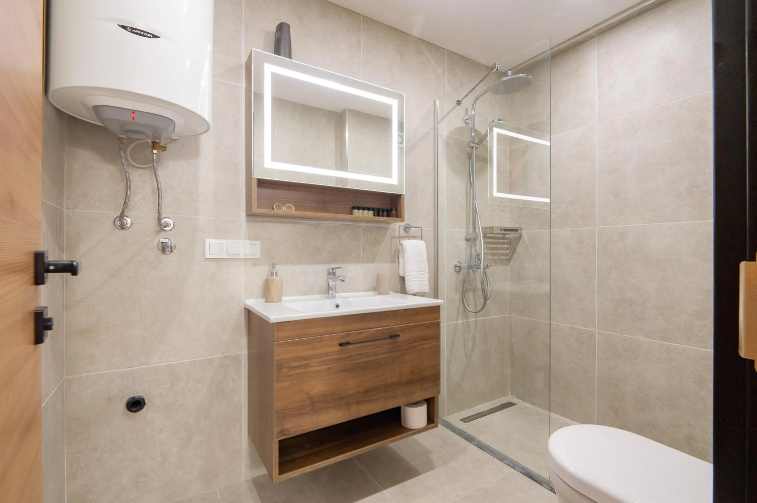 Bathroom in Dulamerovic Hotel