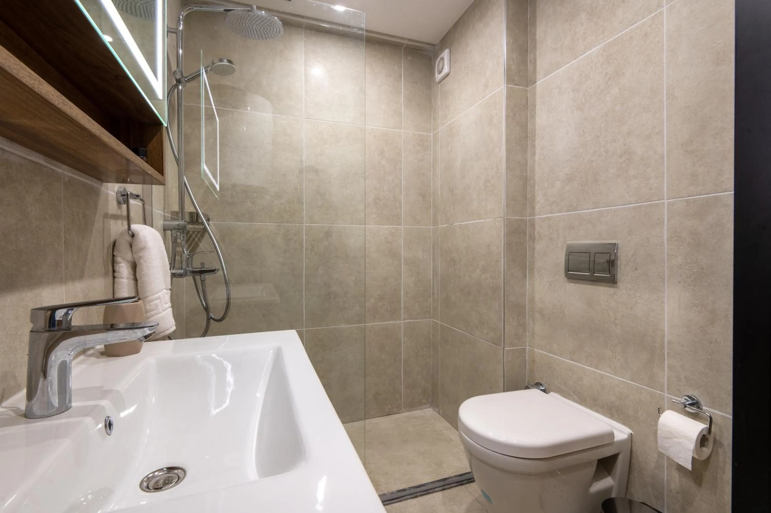 Bathroom in Dulamerovic Hotel