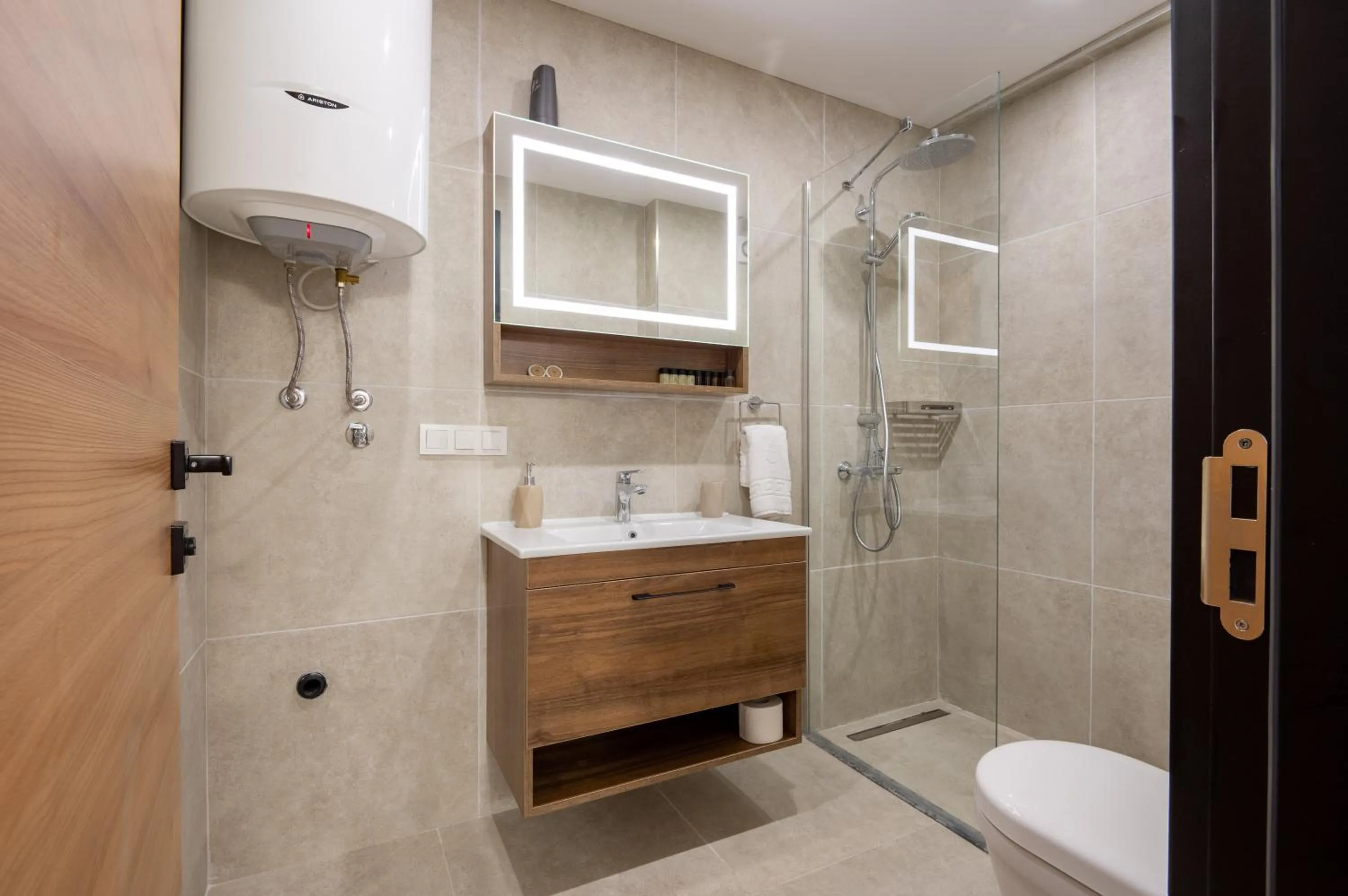 Bathroom in Dulamerovic Hotel