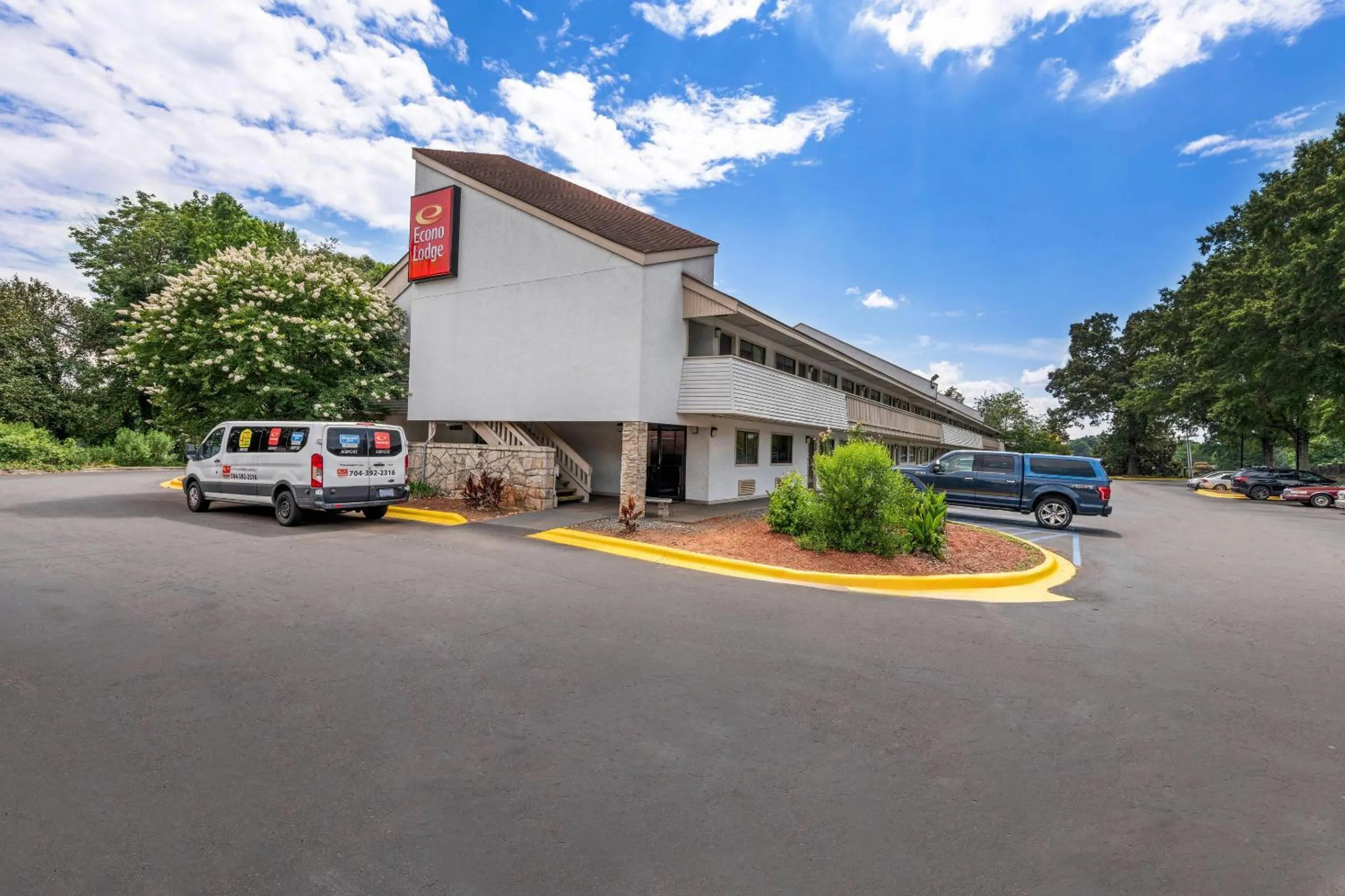Property building in Econo Lodge Charlotte Airport