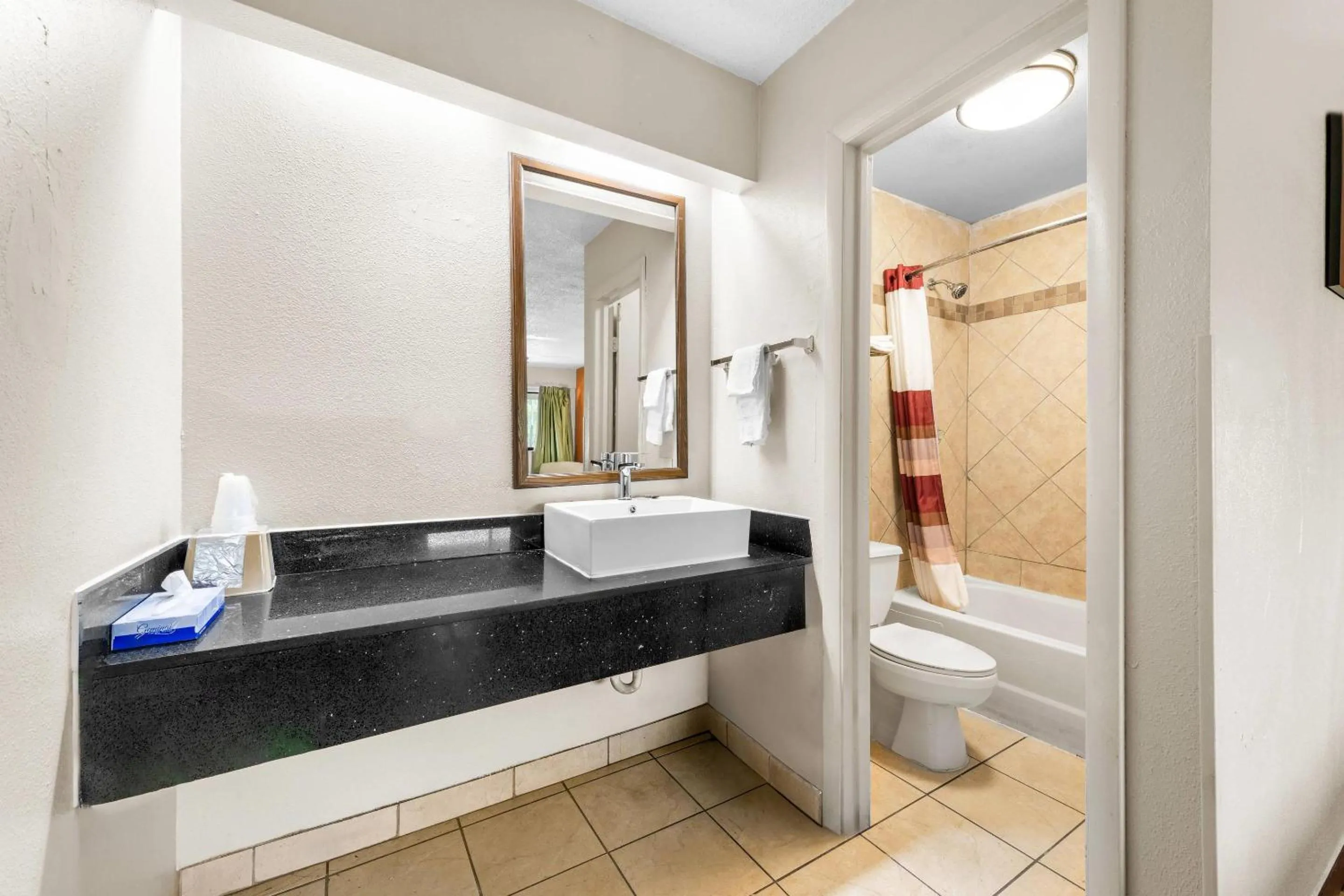 Bedroom in Econo Lodge Charlotte Airport